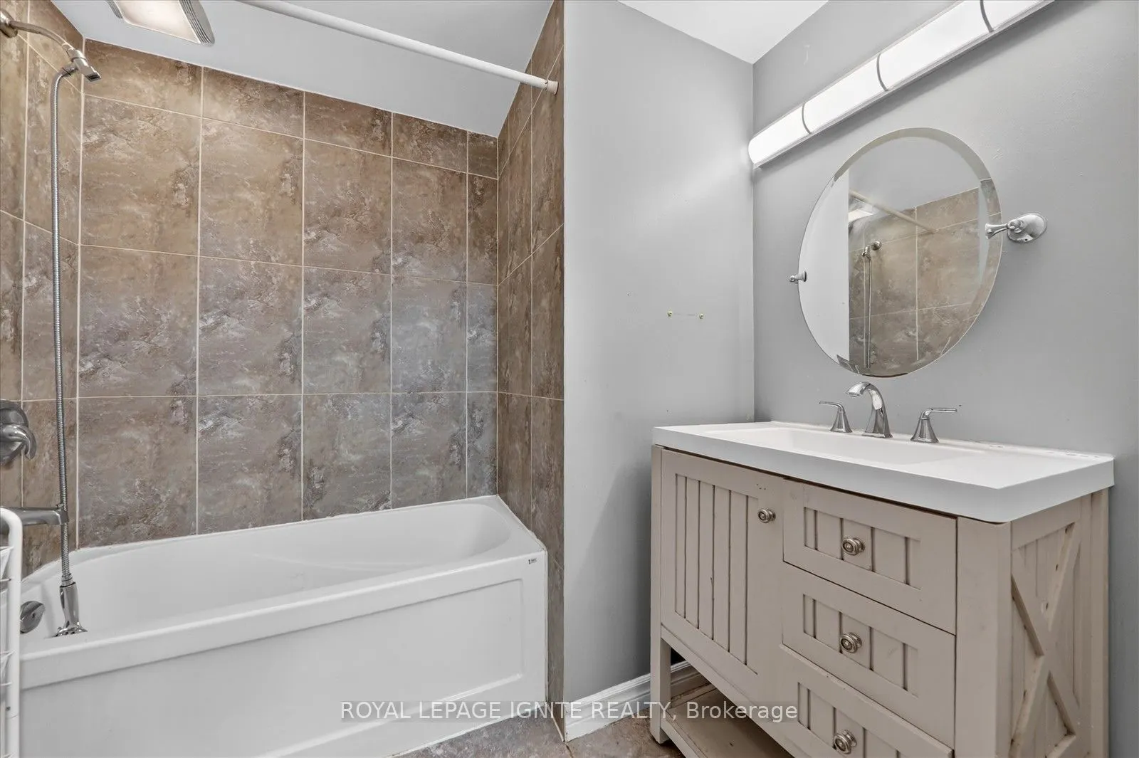 8 Vail Meadows Crescent #BSMNT