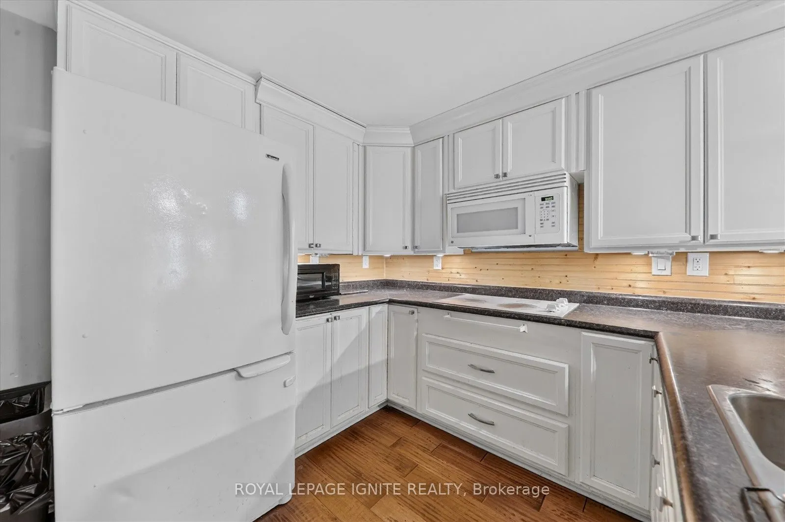 8 Vail Meadows Crescent #BSMNT