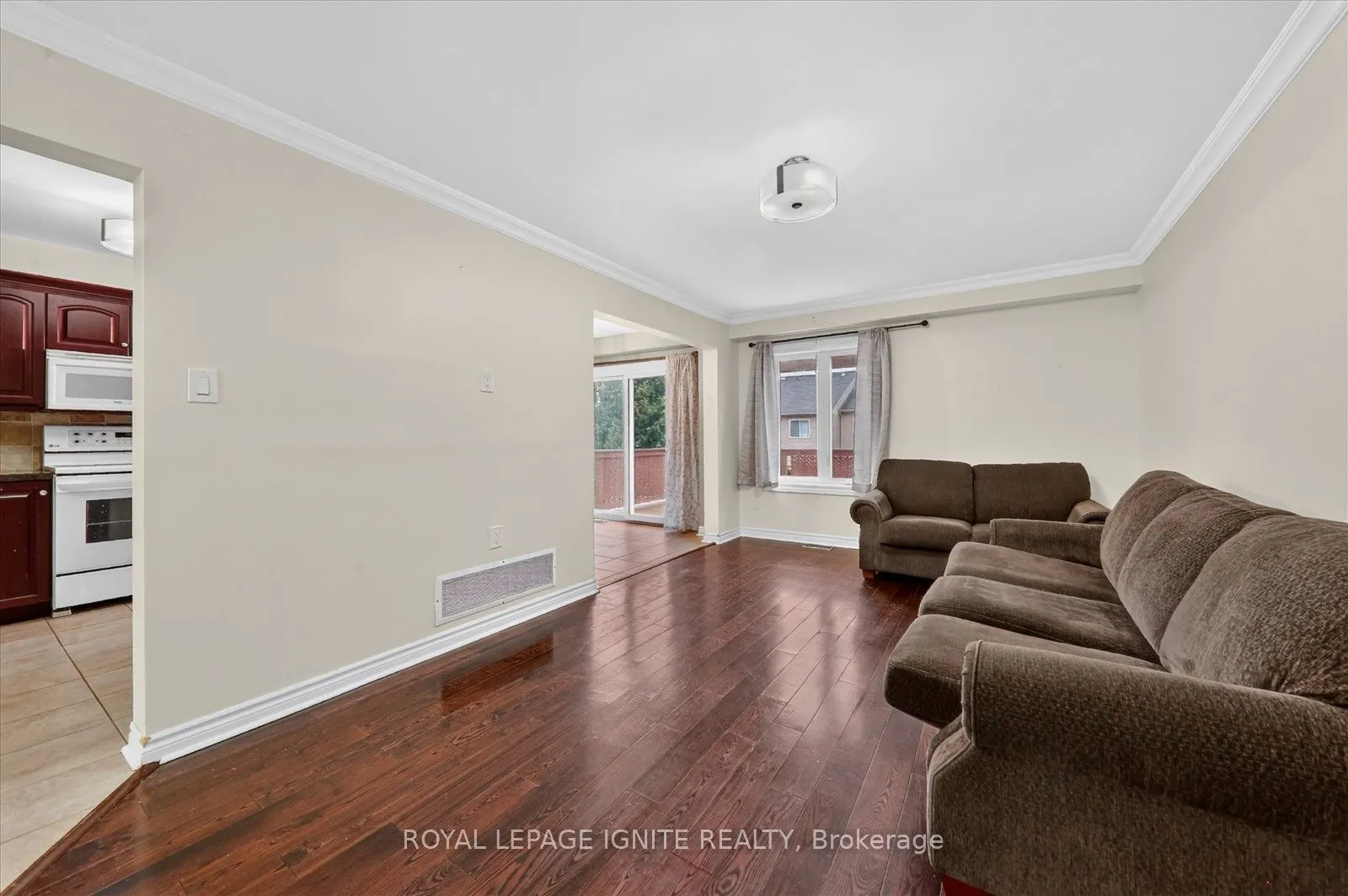 8 Vail Meadows Crescent #BSMNT