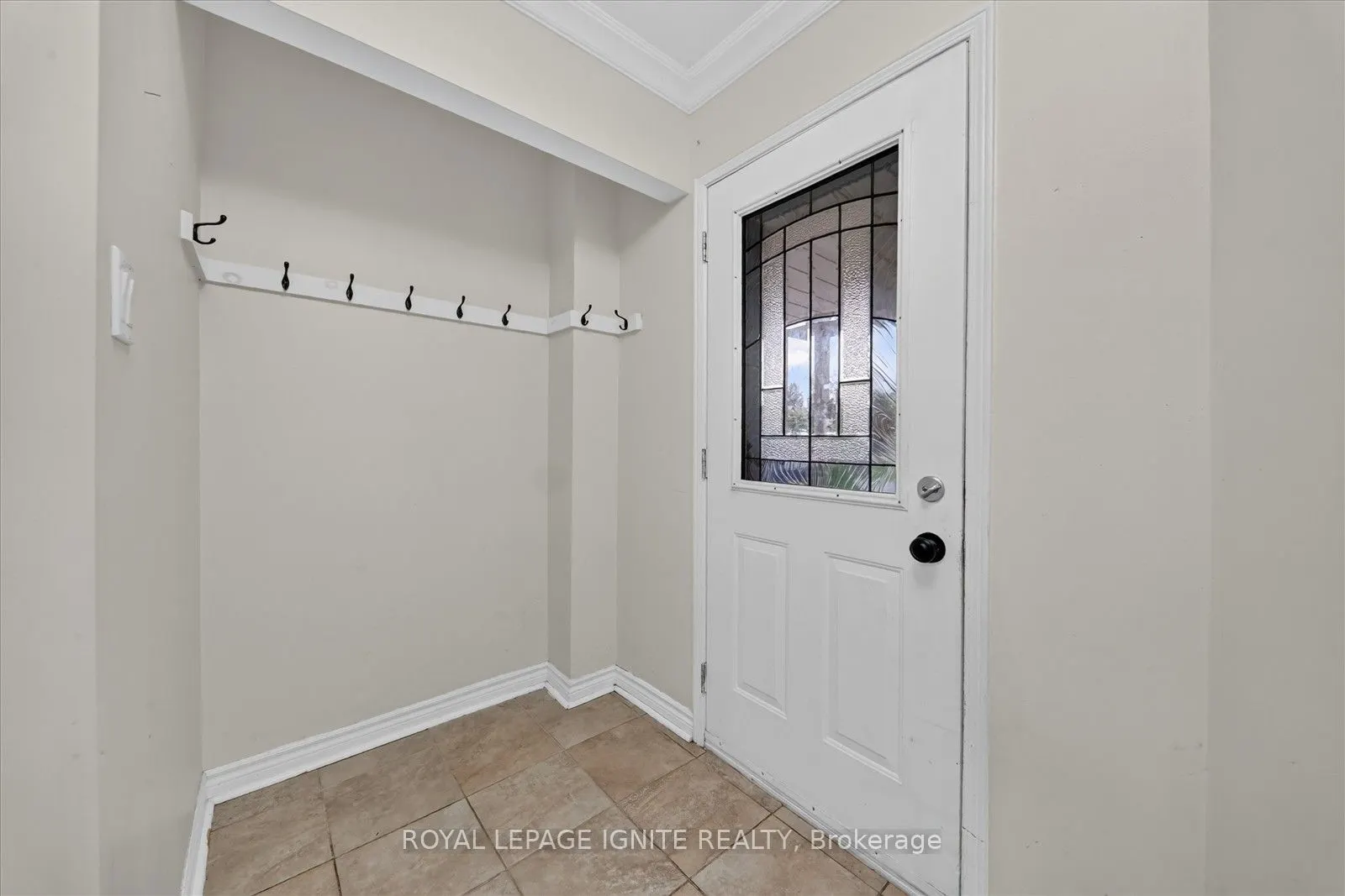 8 Vail Meadows Crescent #BSMNT