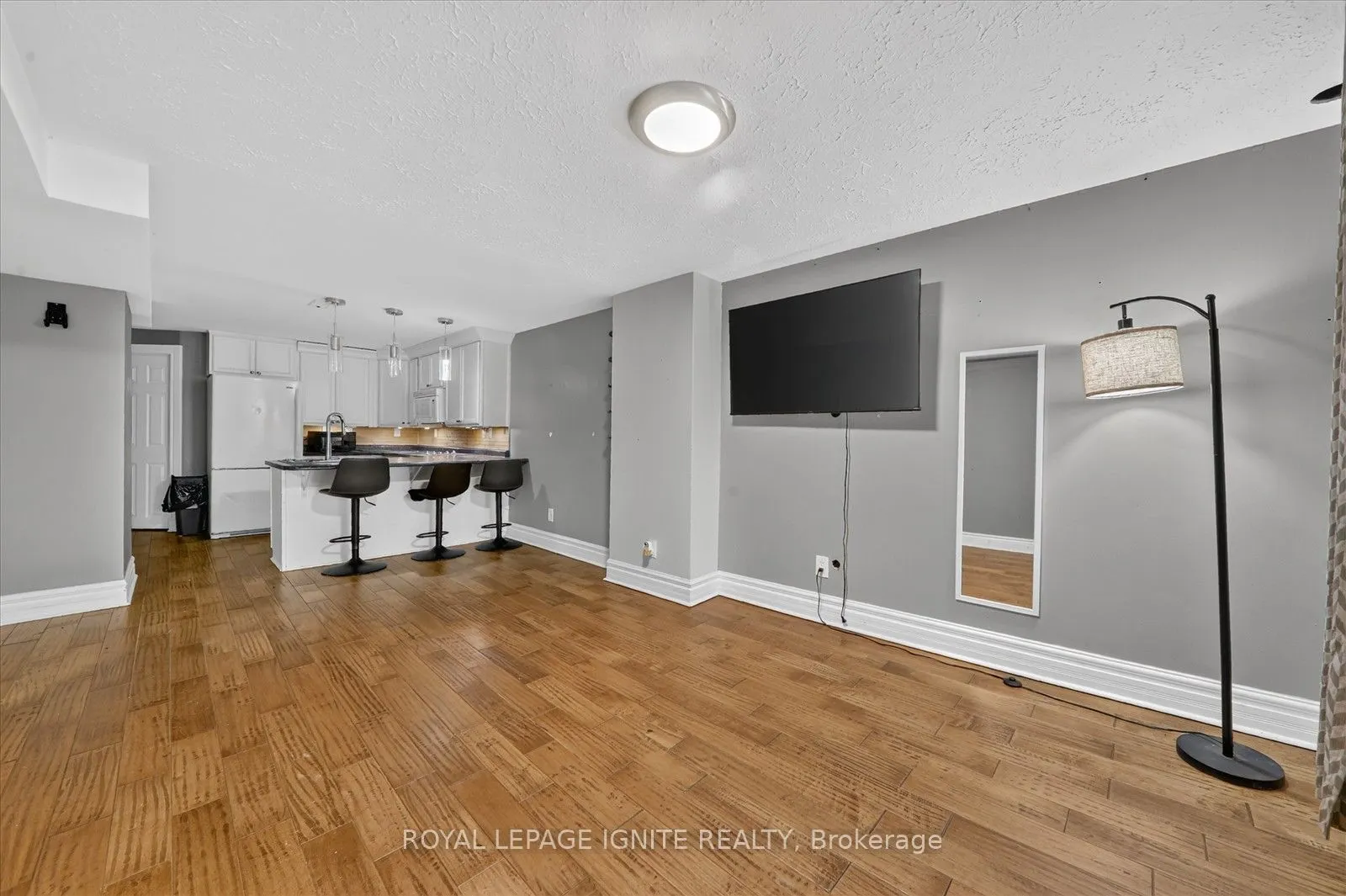 8 Vail Meadows Crescent #BSMNT