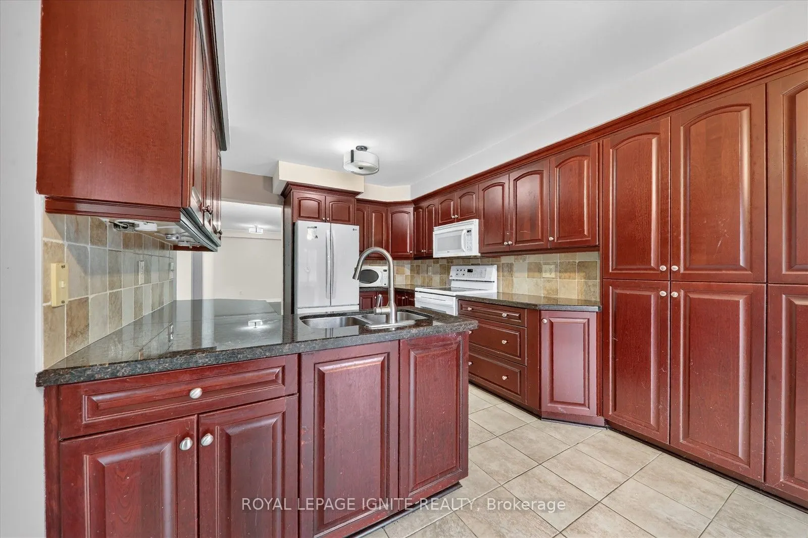 8 Vail Meadows Crescent #BSMNT
