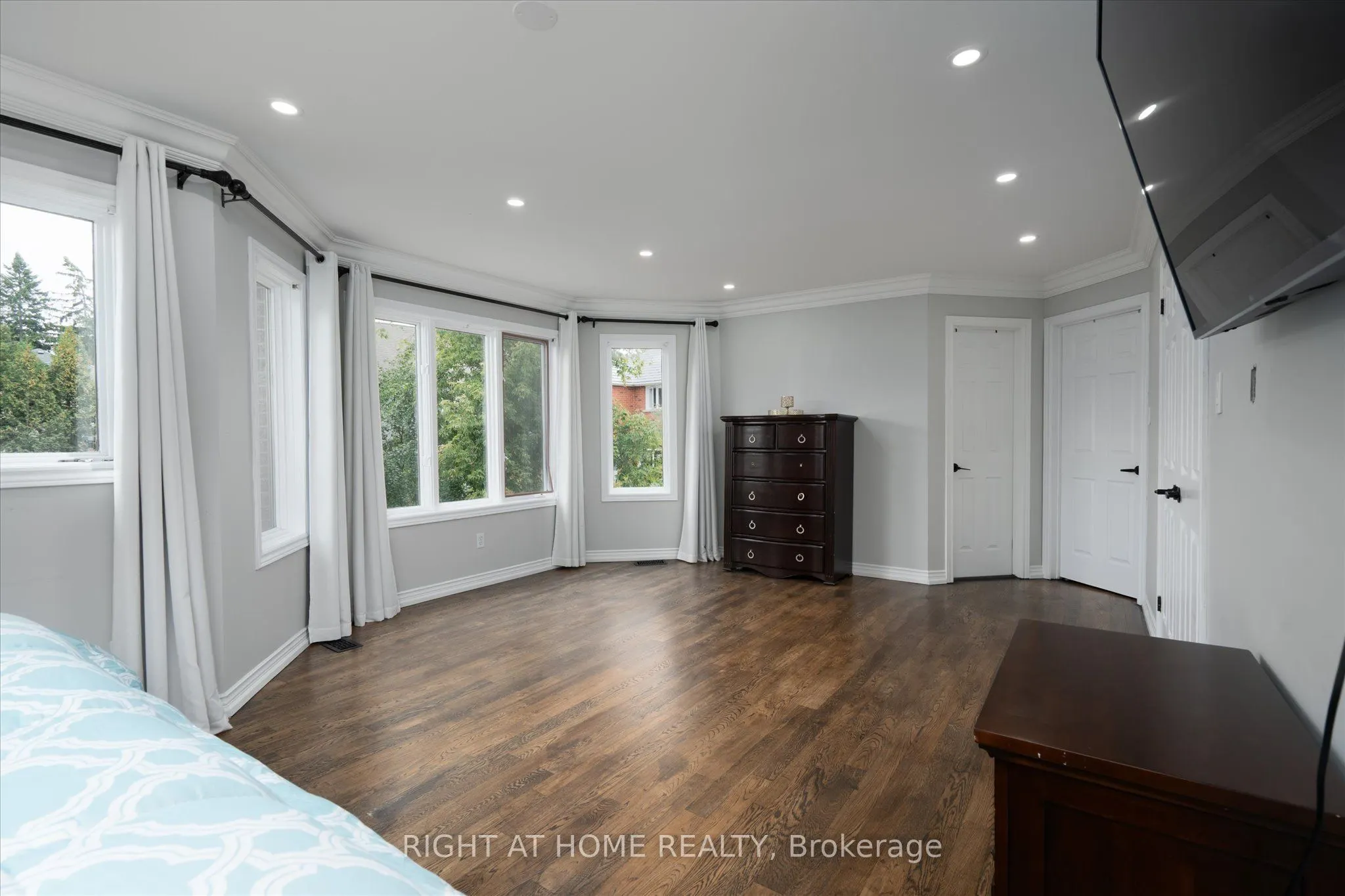 1001 Lytton Court