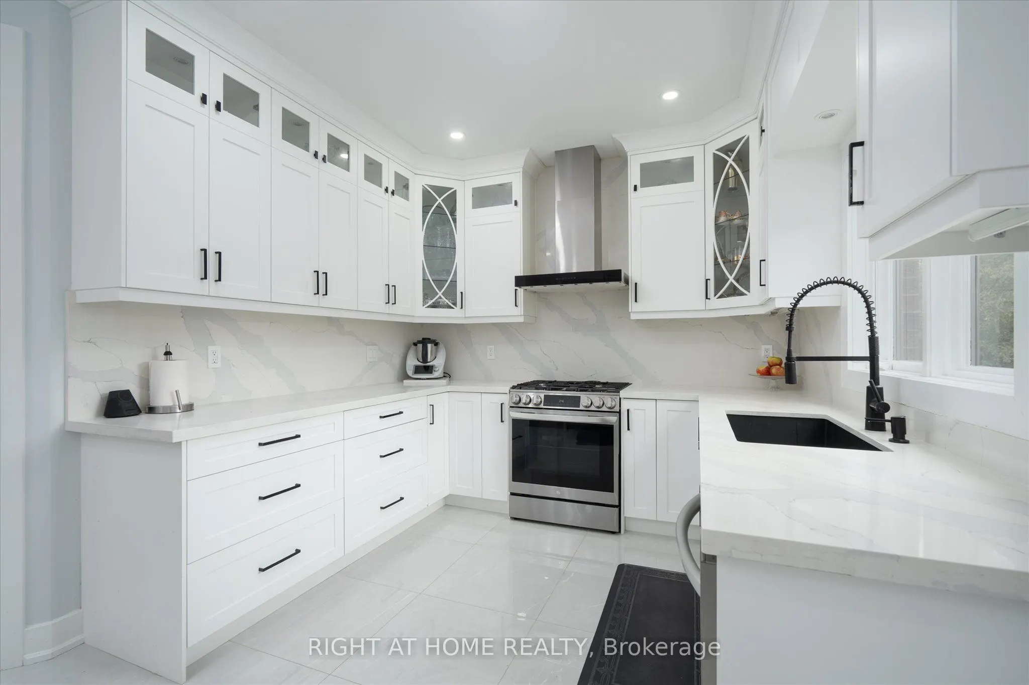 1001 Lytton Court