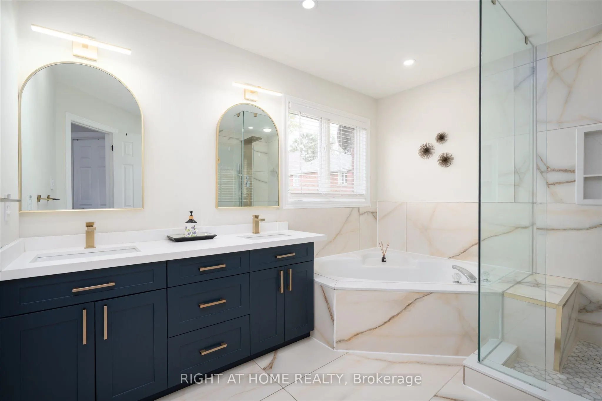 1001 Lytton Court