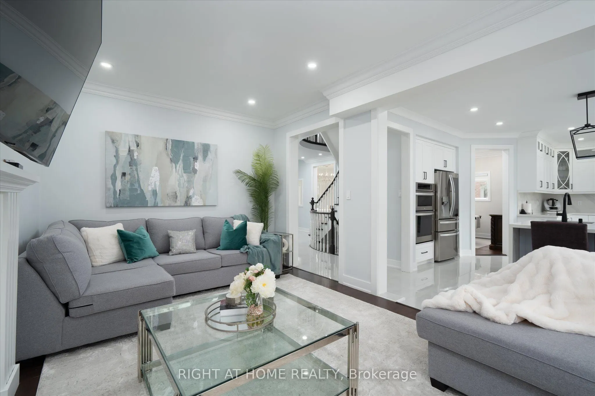 1001 Lytton Court
