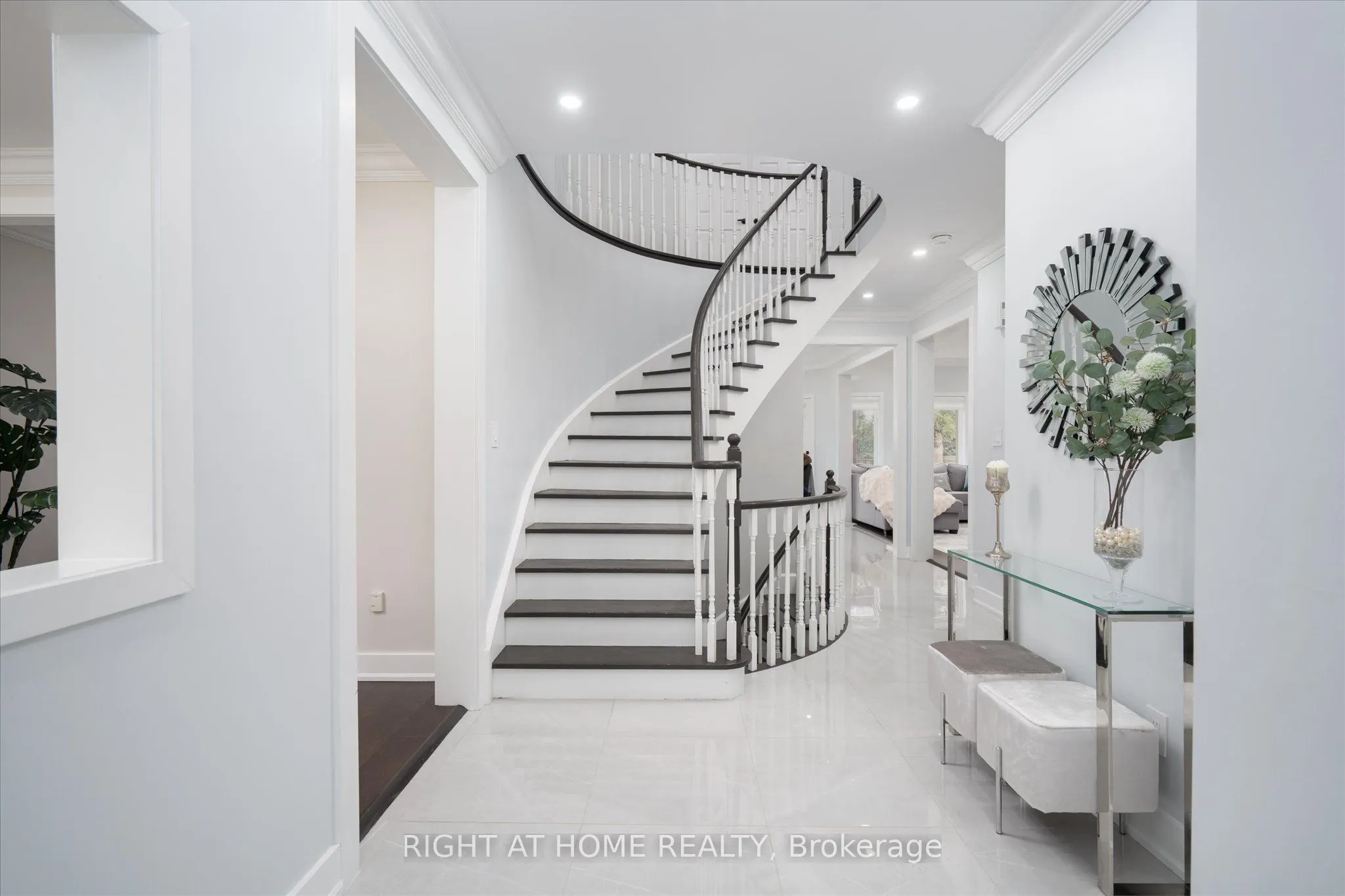 1001 Lytton Court