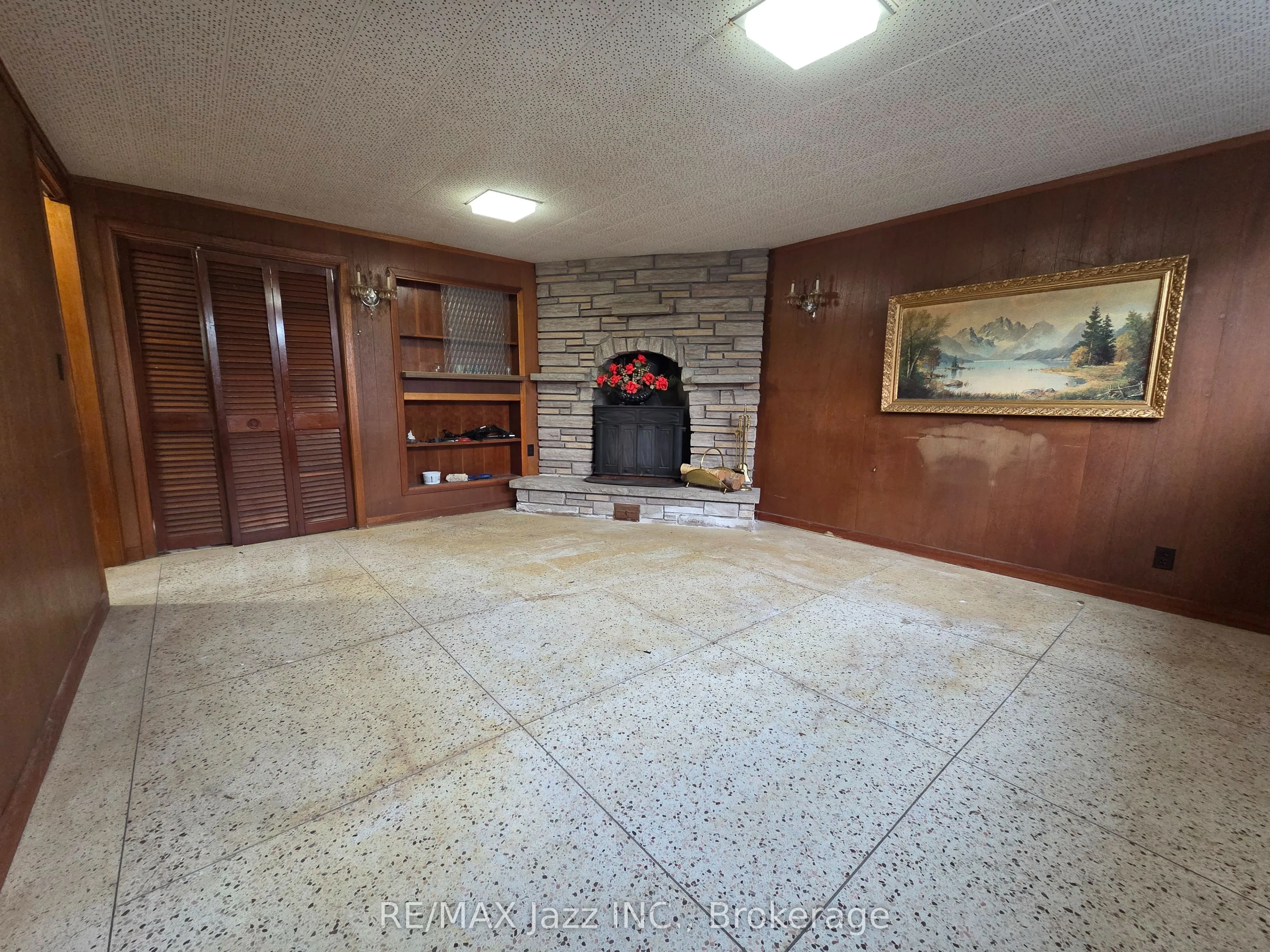 302 Poplar Street
