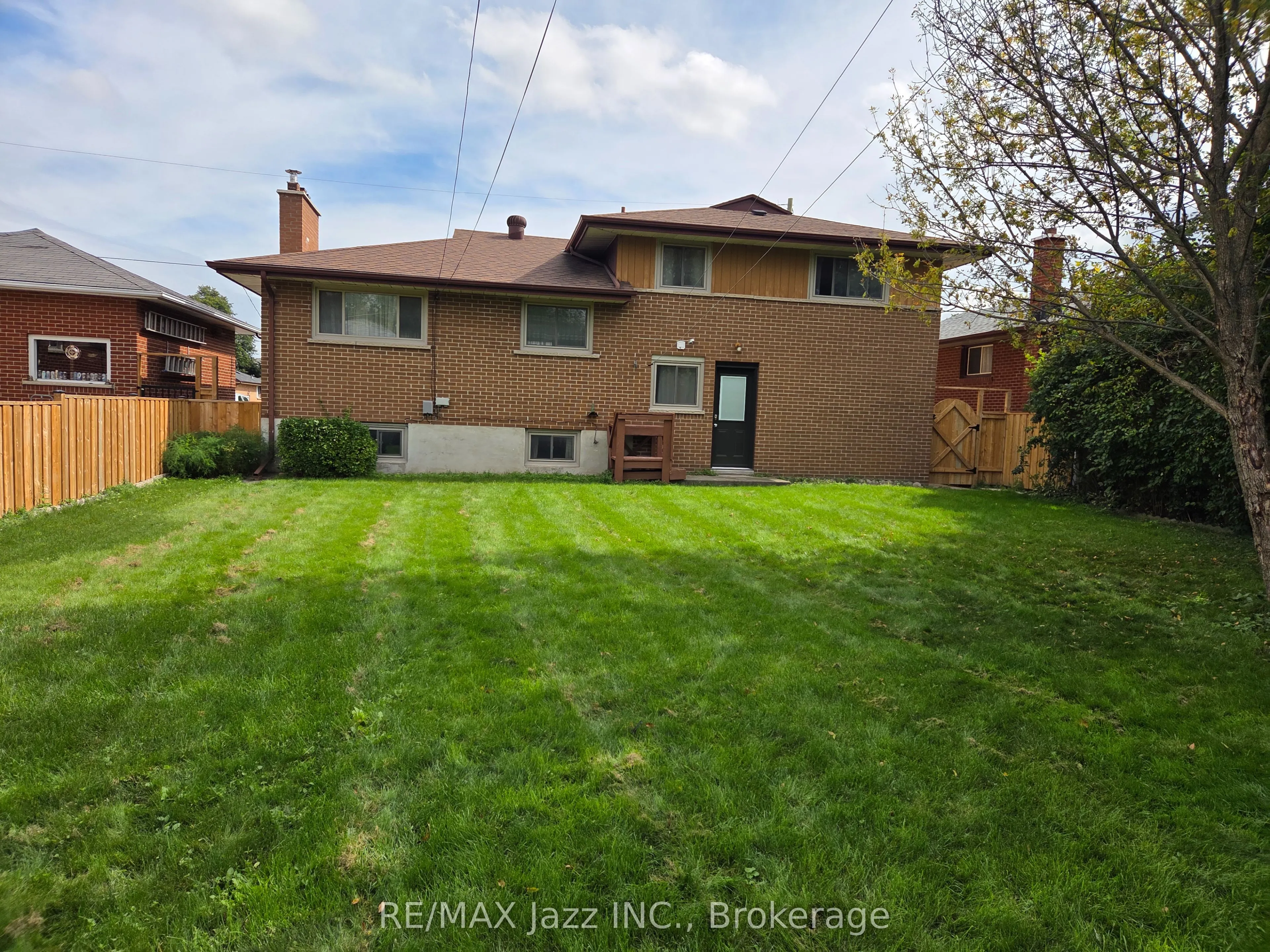 302 Poplar Street