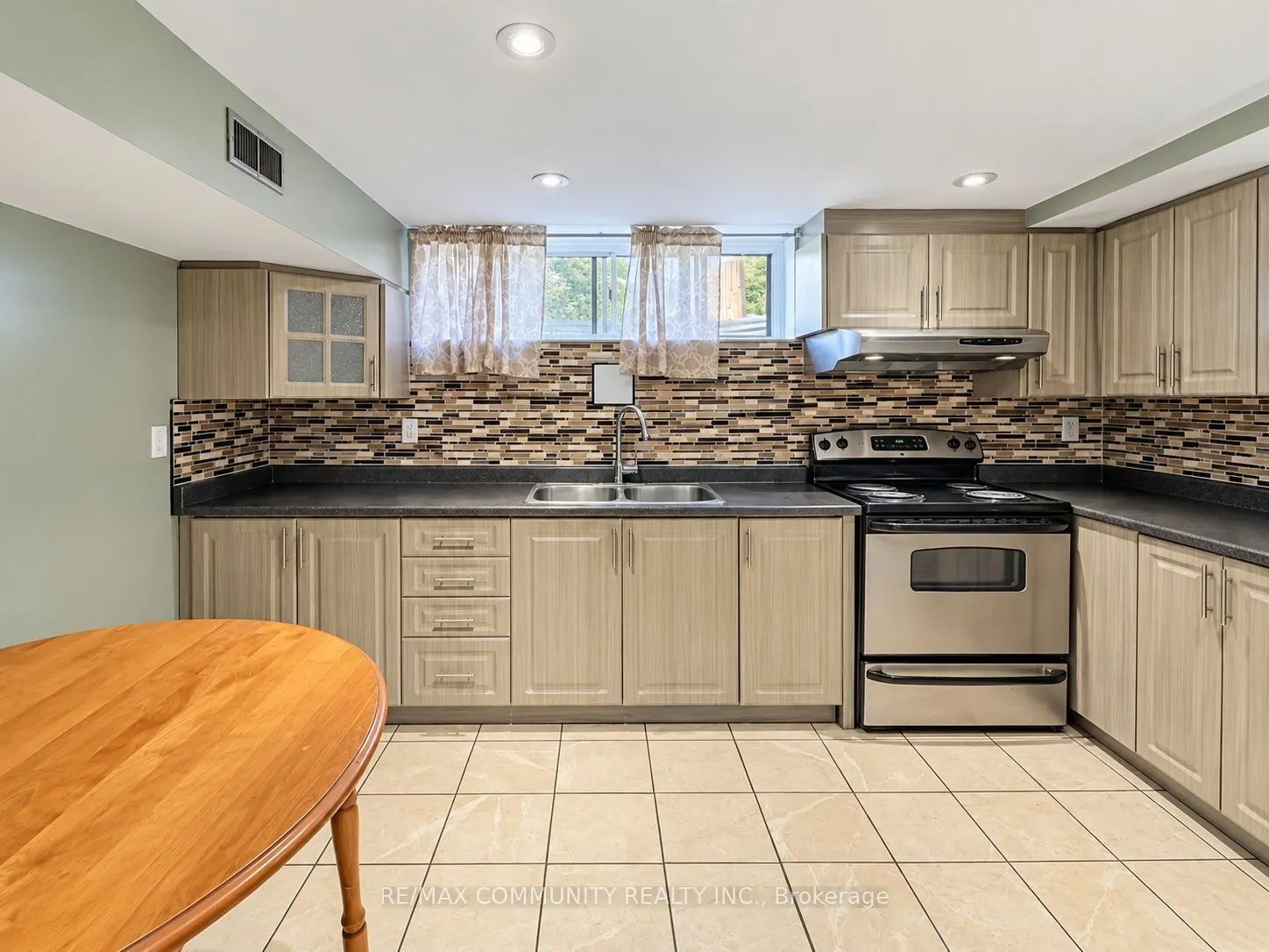 75 Kootenay Crescent