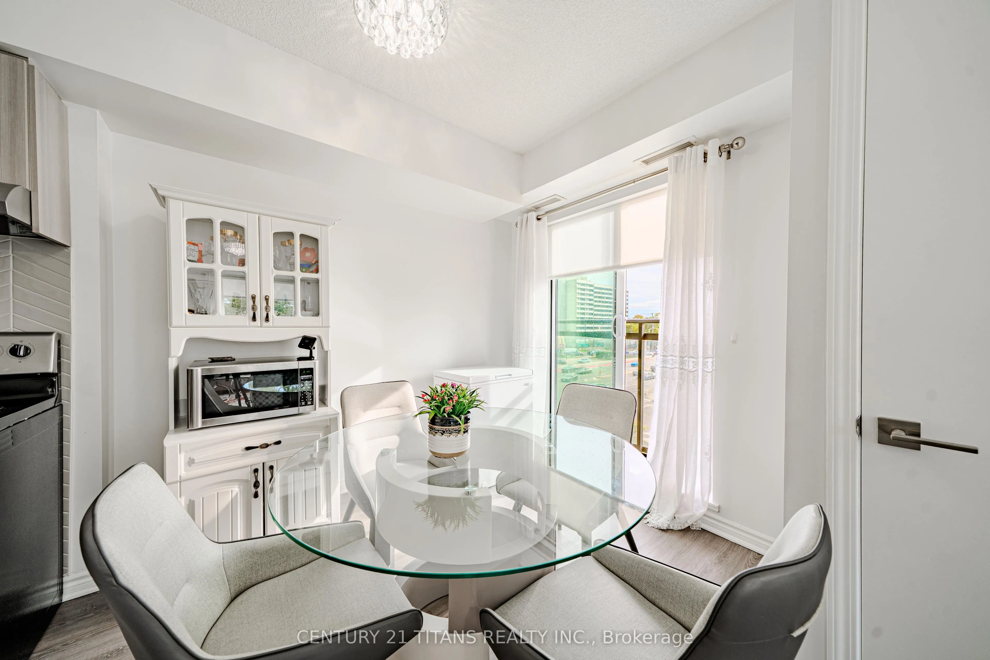 1 Falaise Road #424