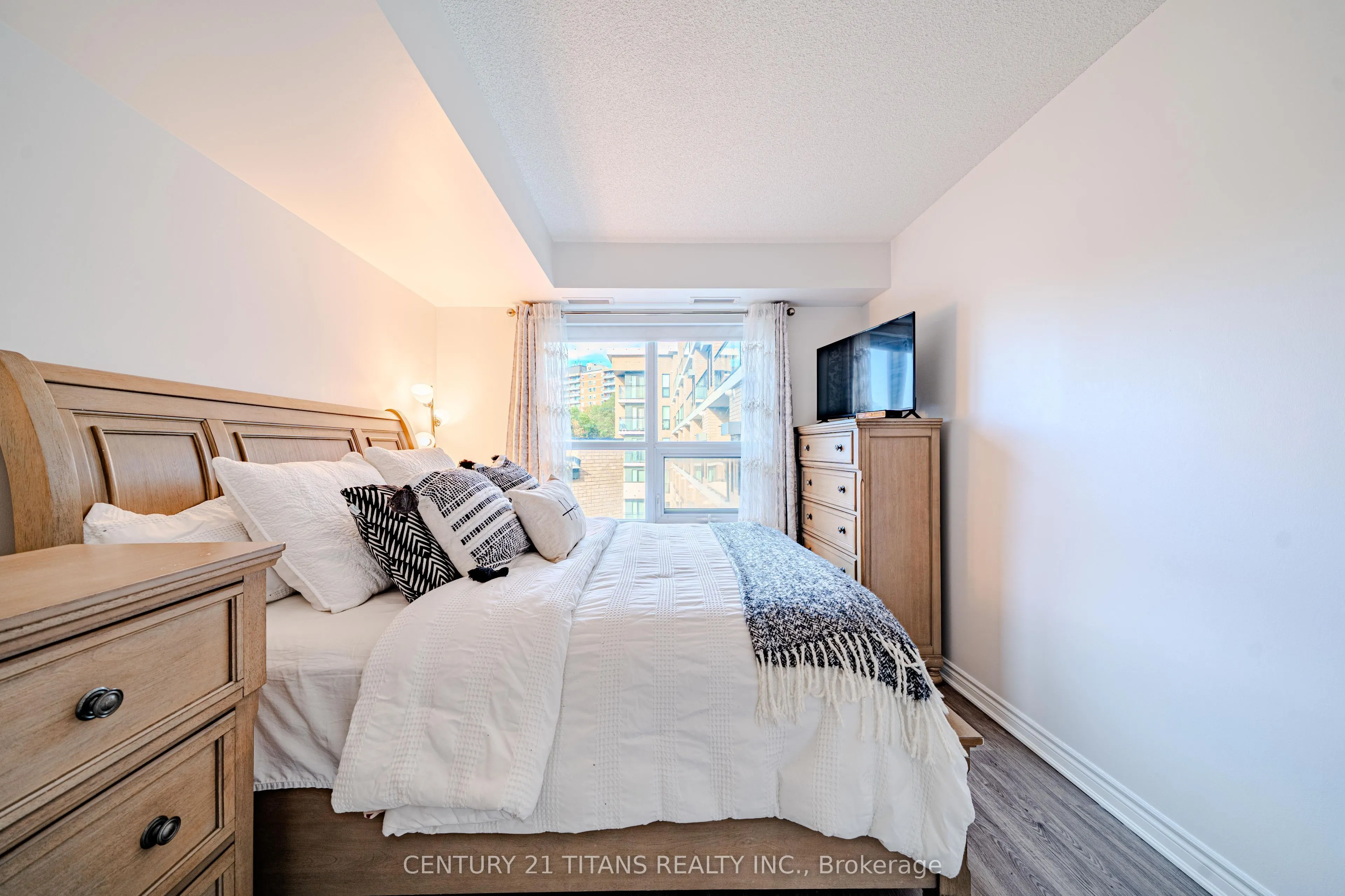 1 Falaise Road #424