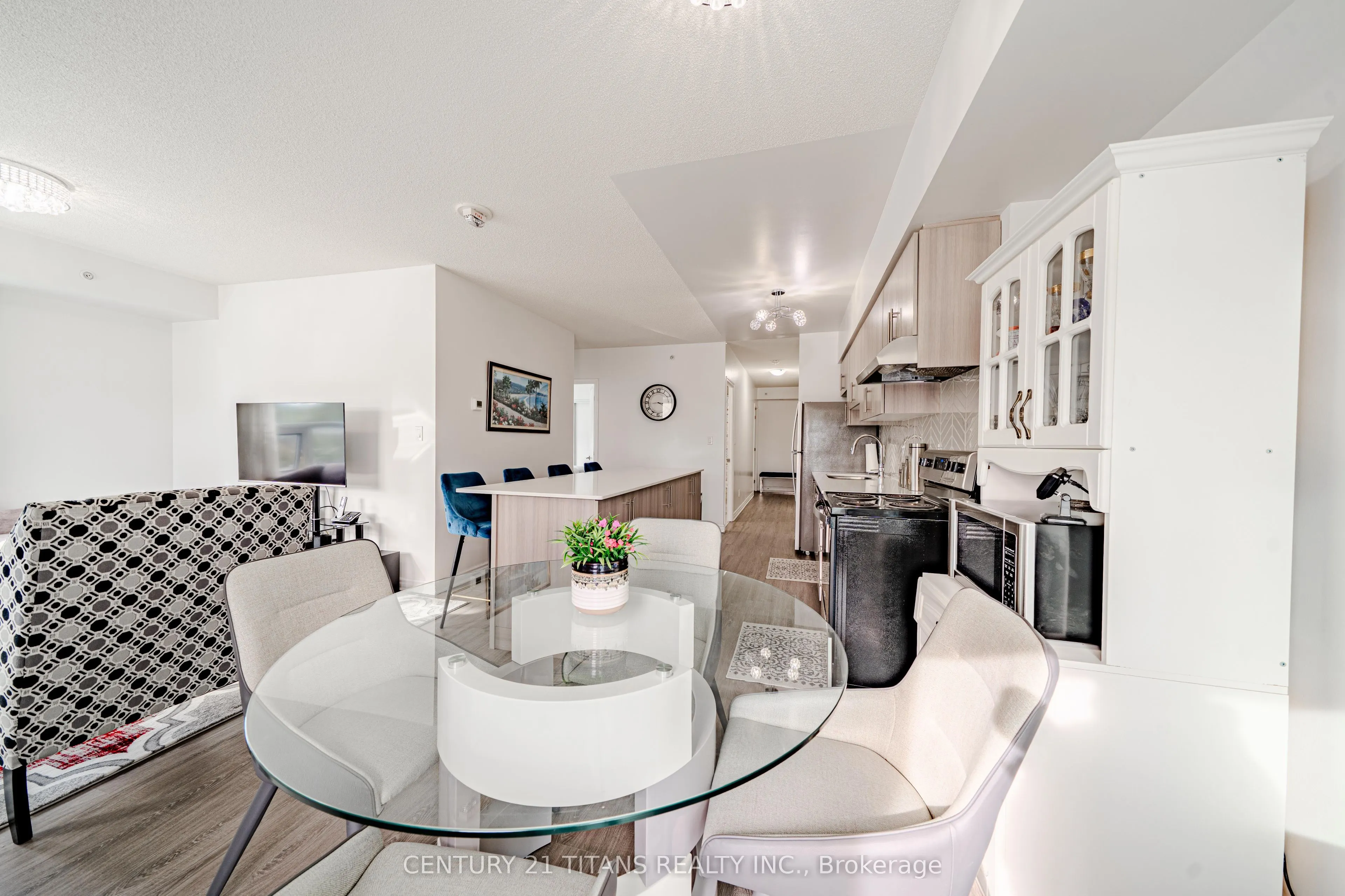 1 Falaise Road #424