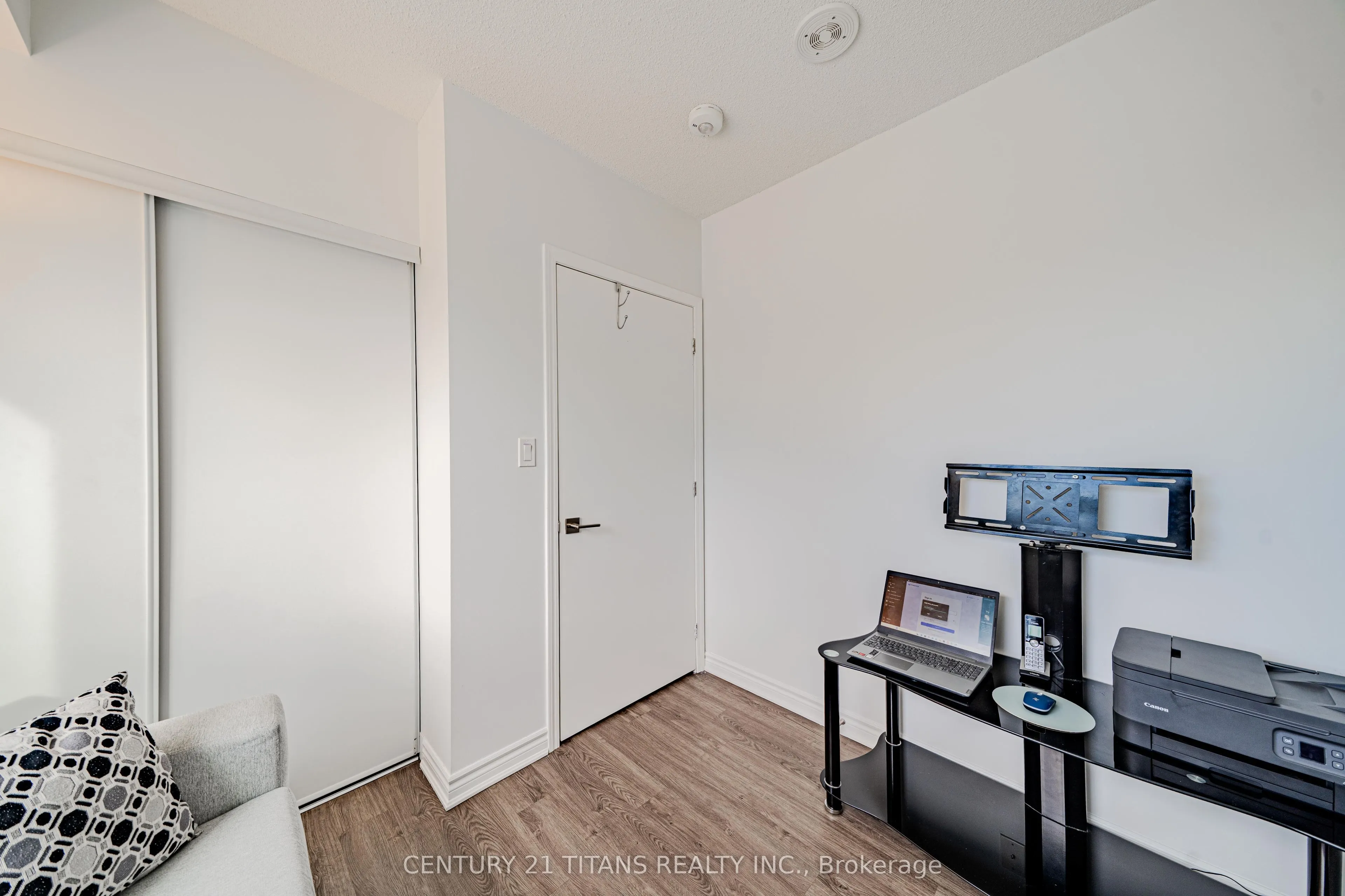 1 Falaise Road #424