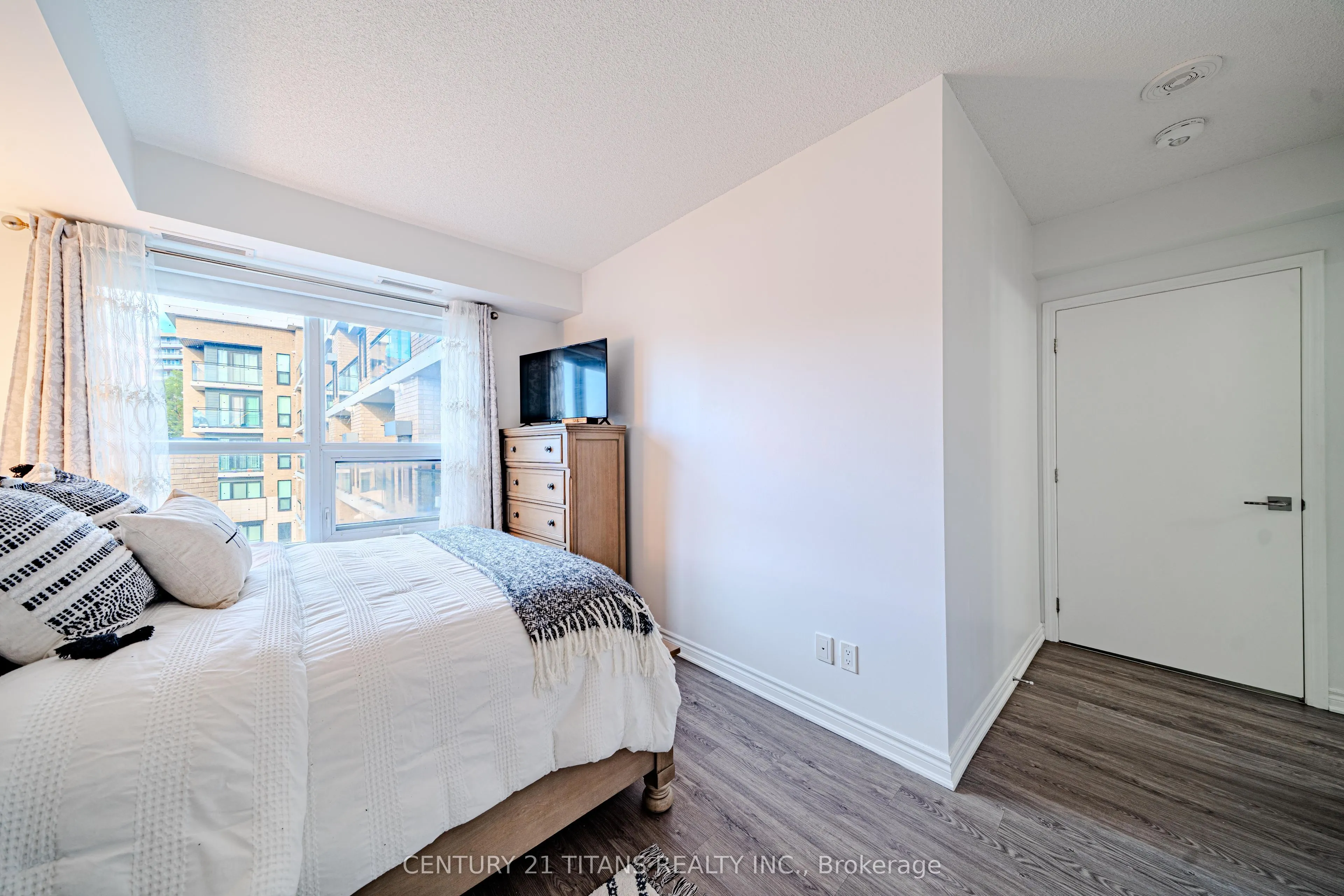 1 Falaise Road #424
