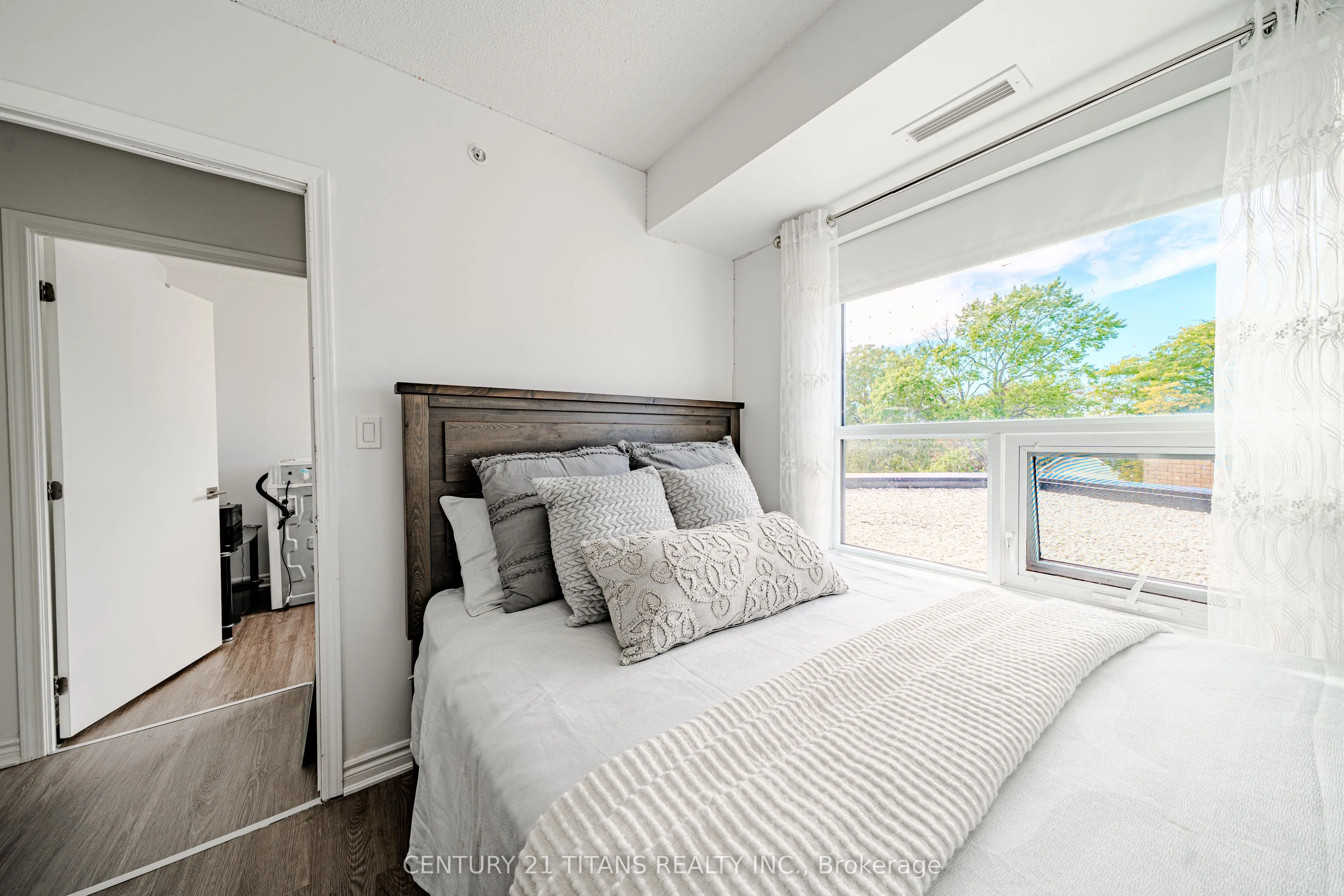 1 Falaise Road #424