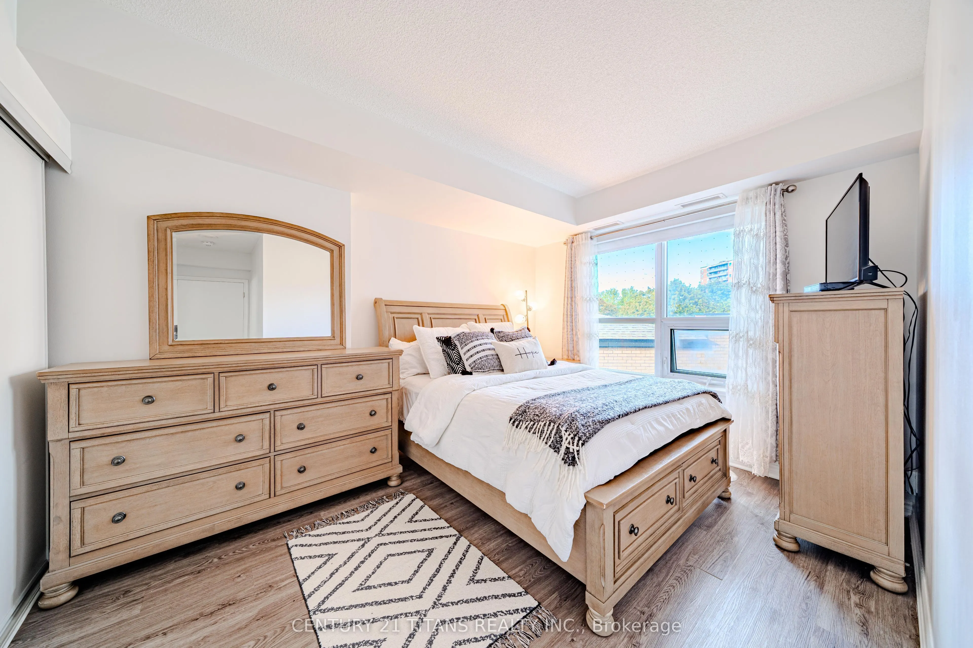 1 Falaise Road #424