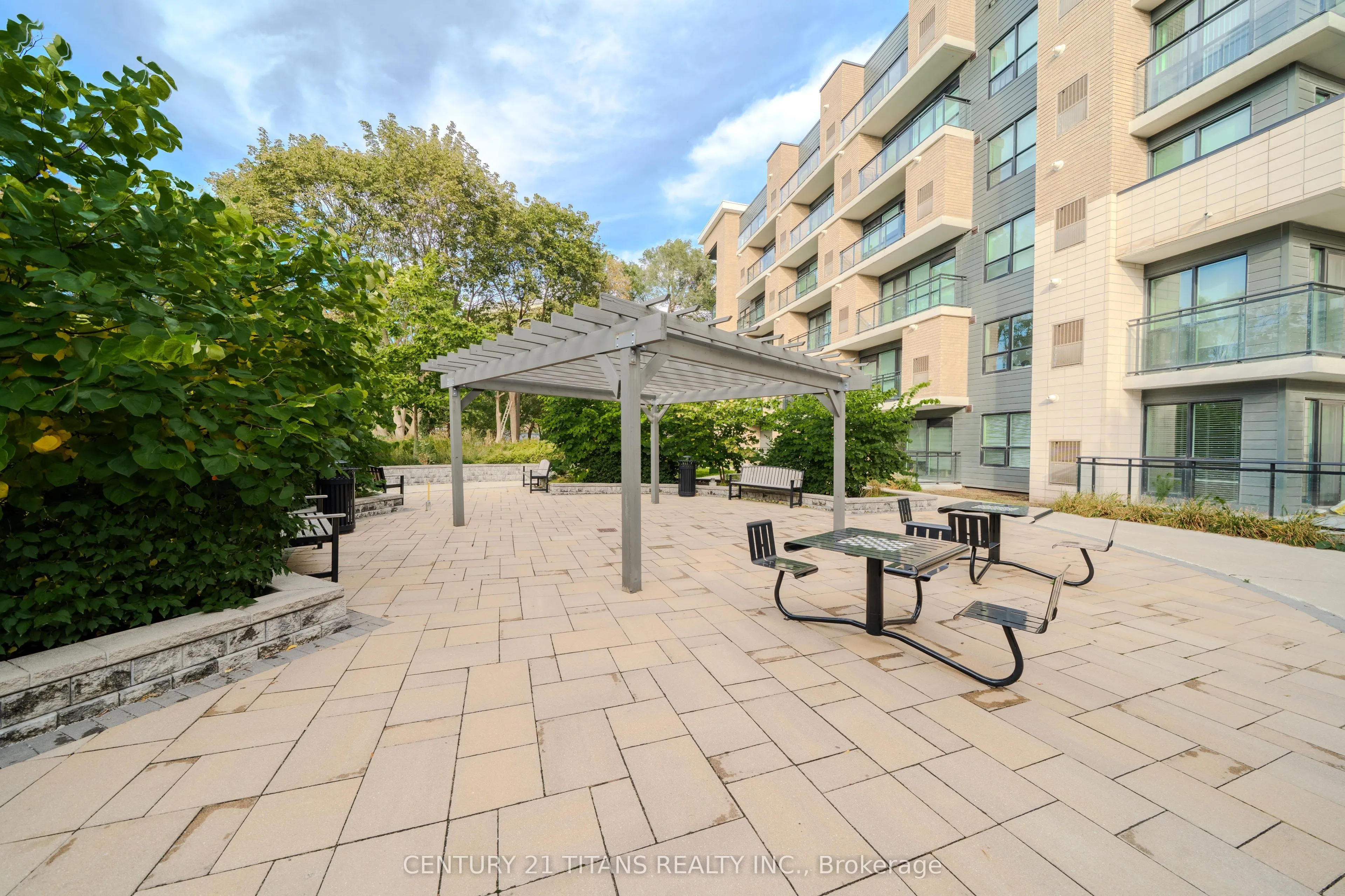 1 Falaise Road #424