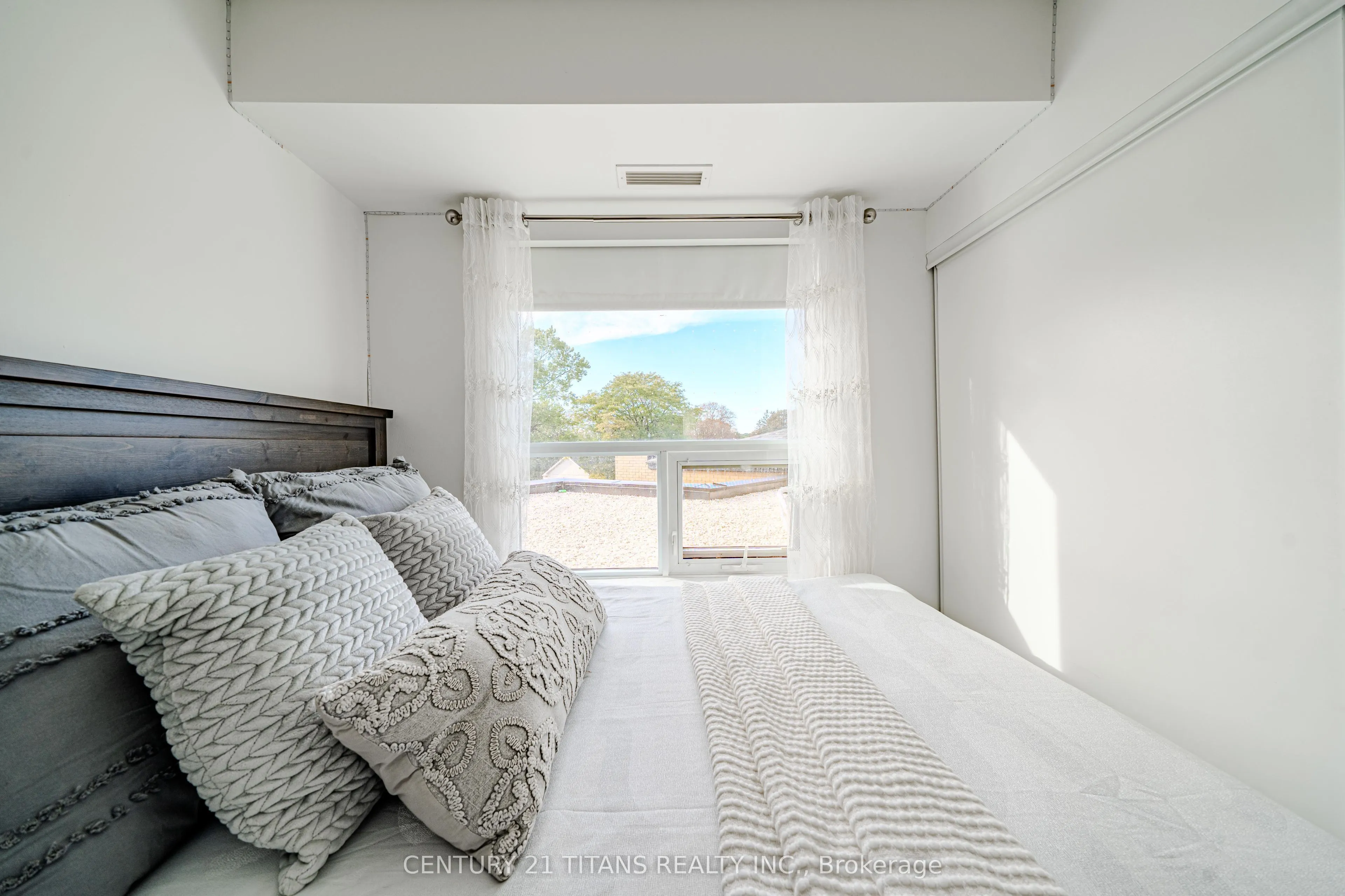 1 Falaise Road #424