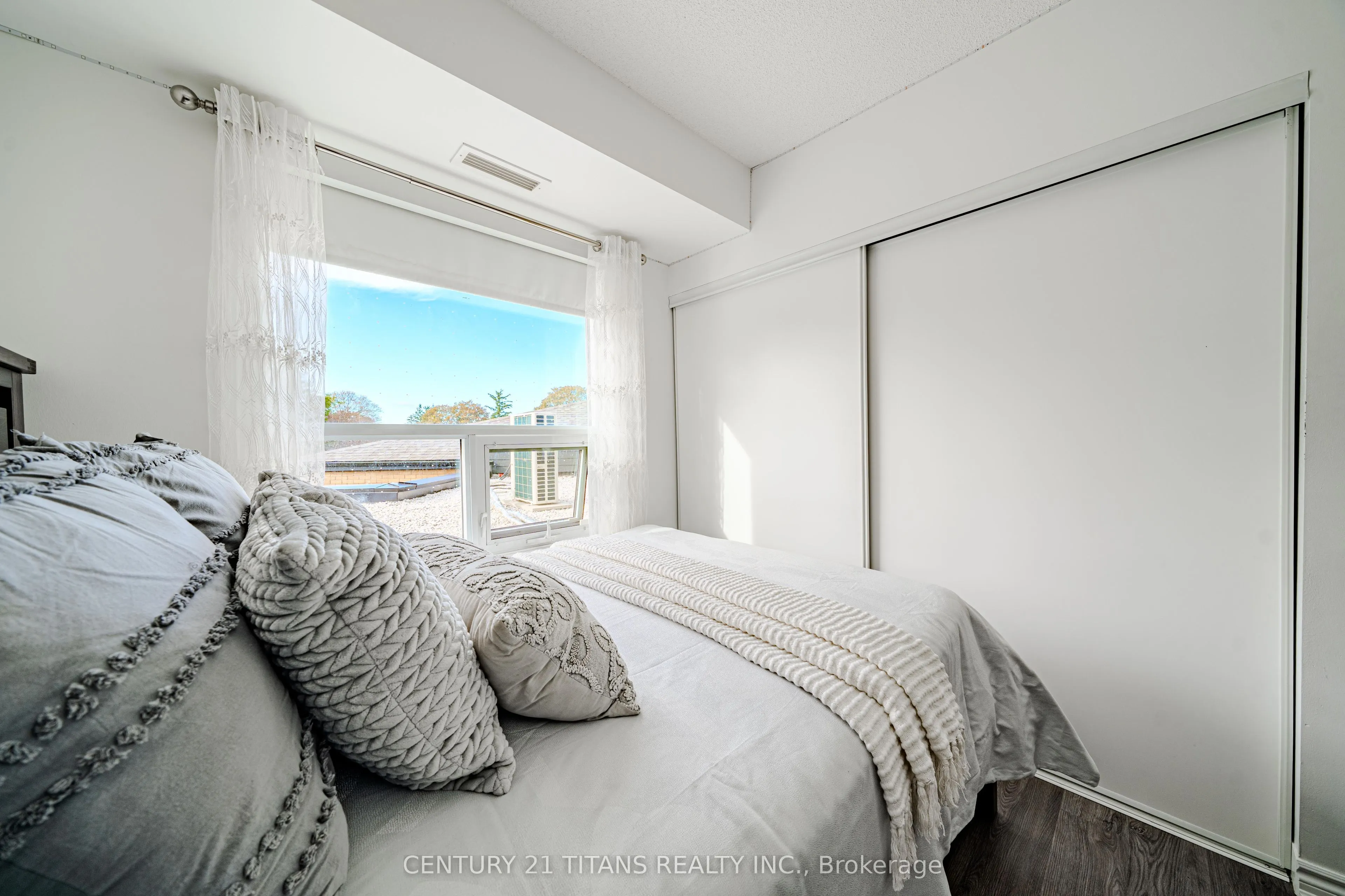 1 Falaise Road #424