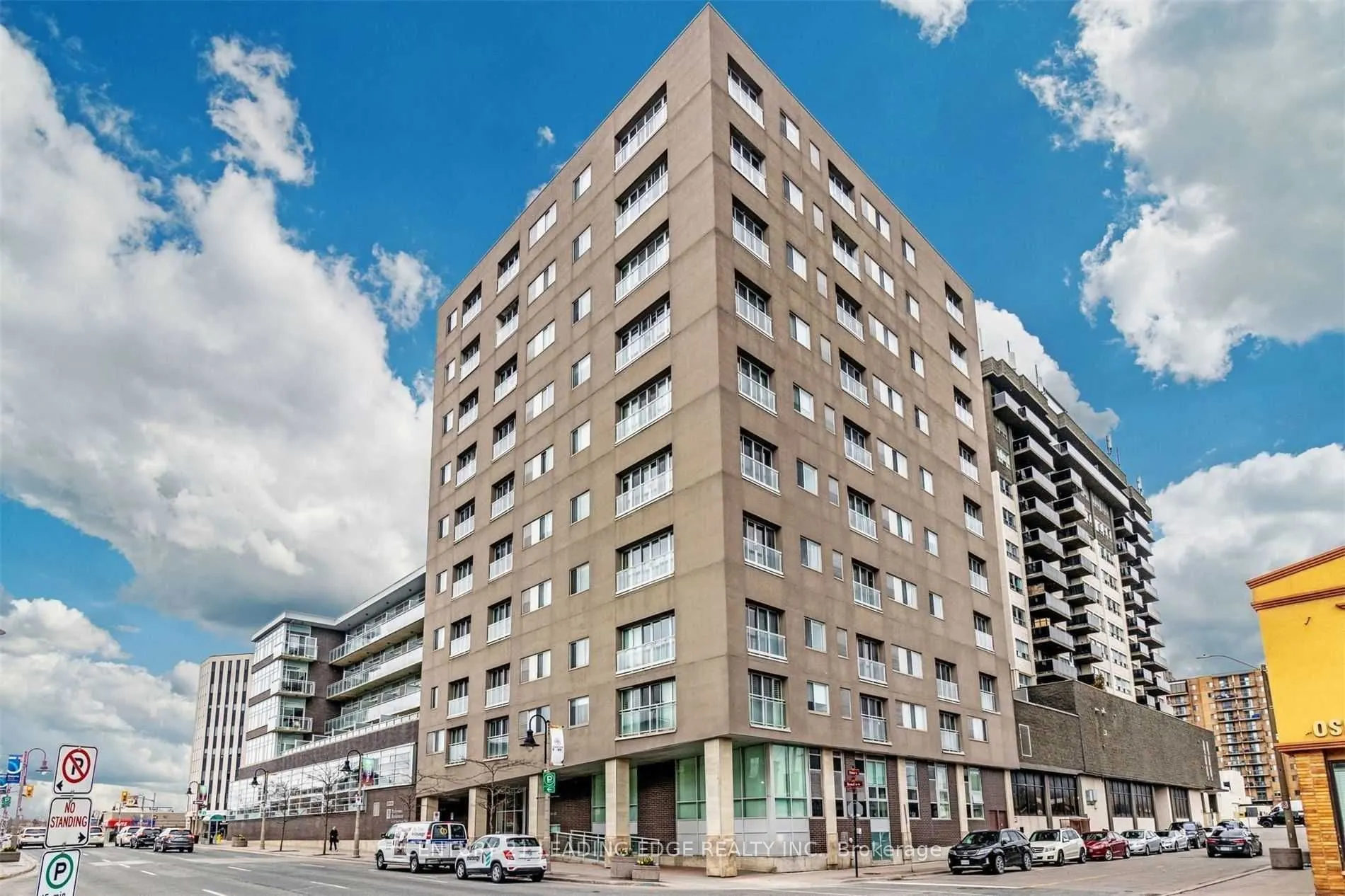 44 Bond Street W #609