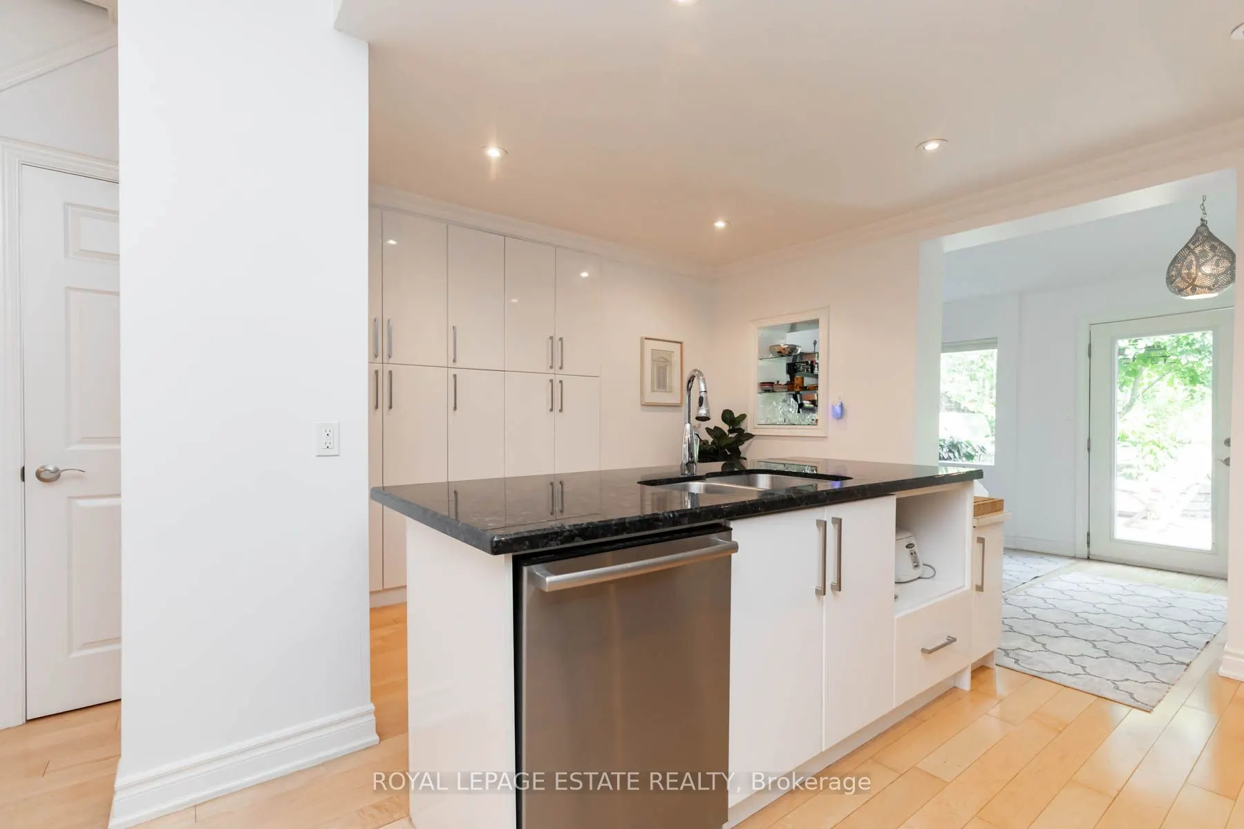 48 Bloomfield Avenue
