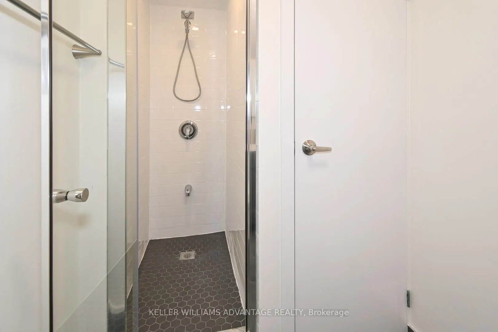 113 Woodbine Avenue #upper