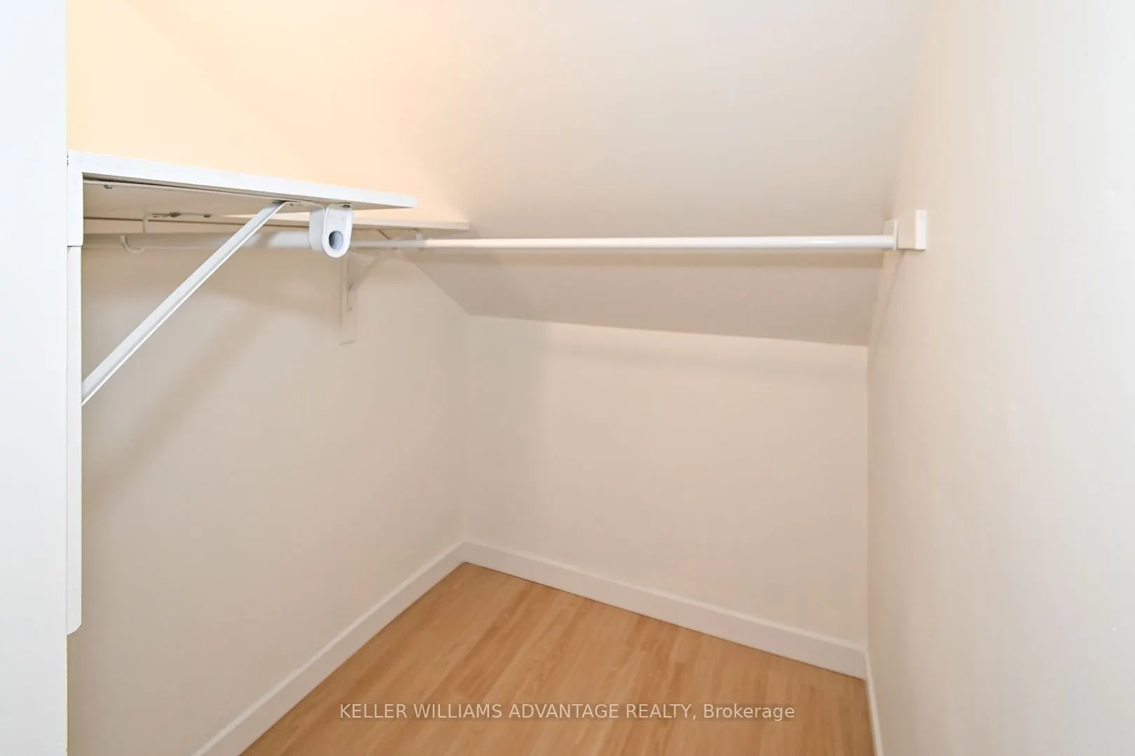 113 Woodbine Avenue #upper