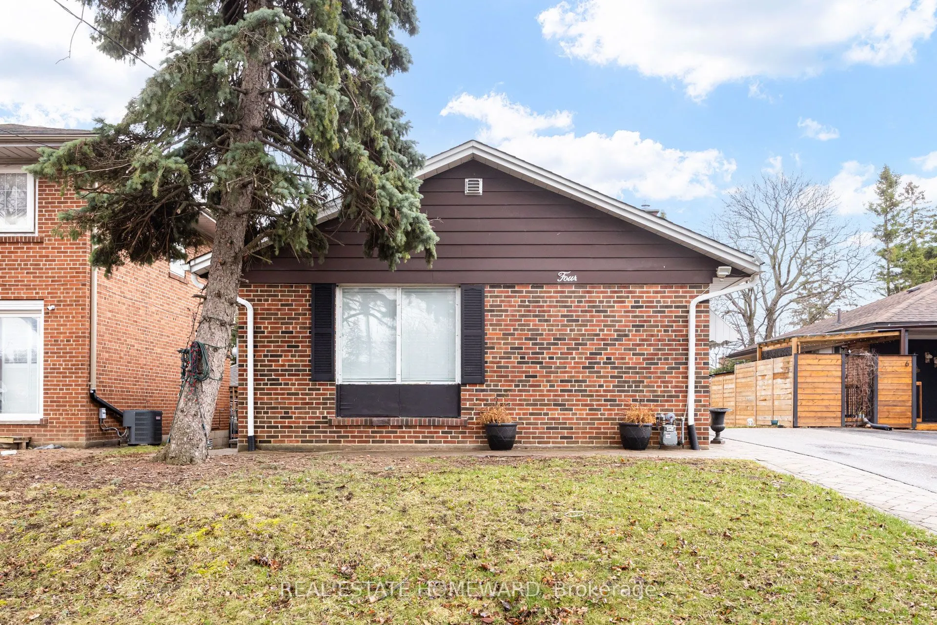 4 Moorecroft Crescent