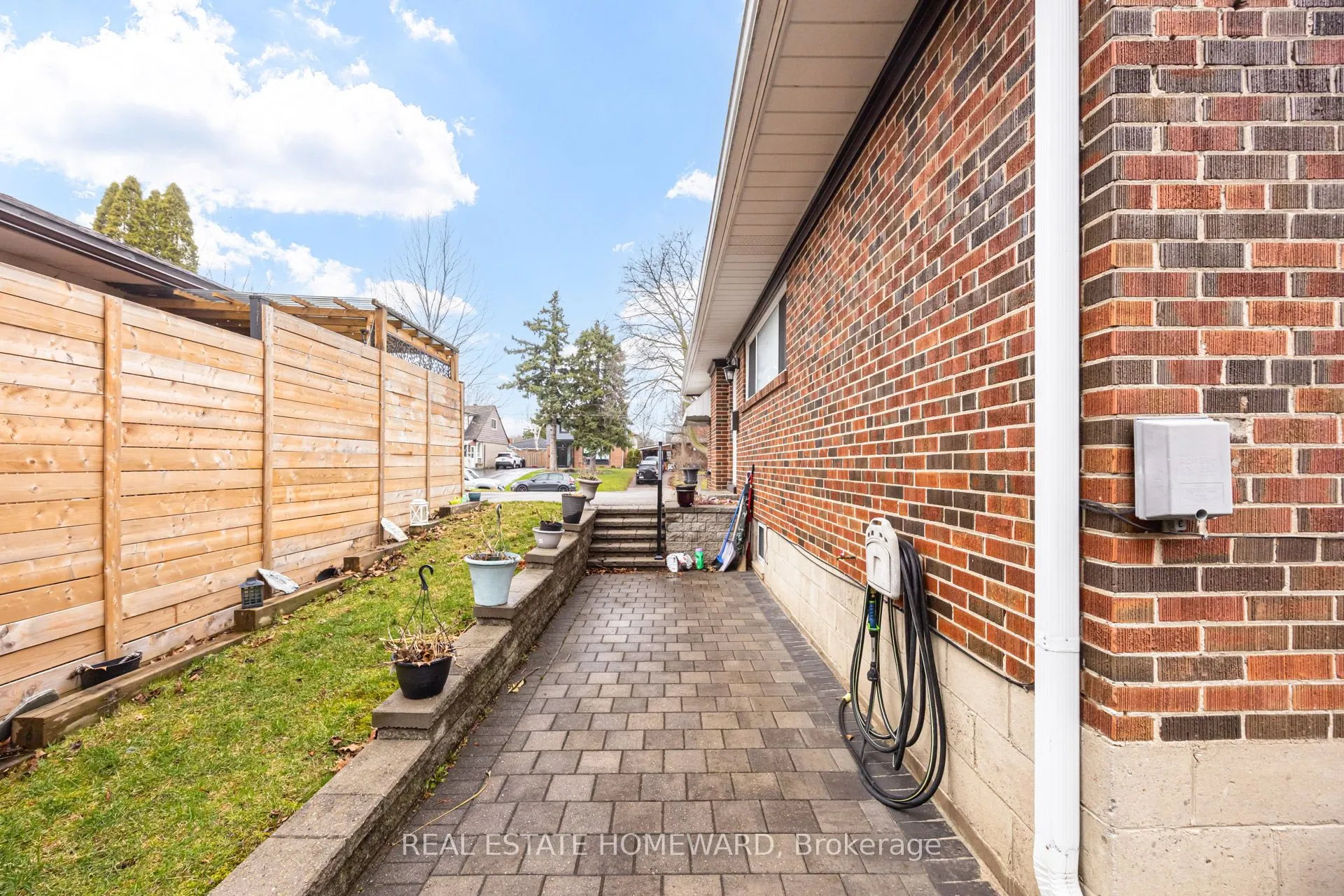 4 Moorecroft Crescent