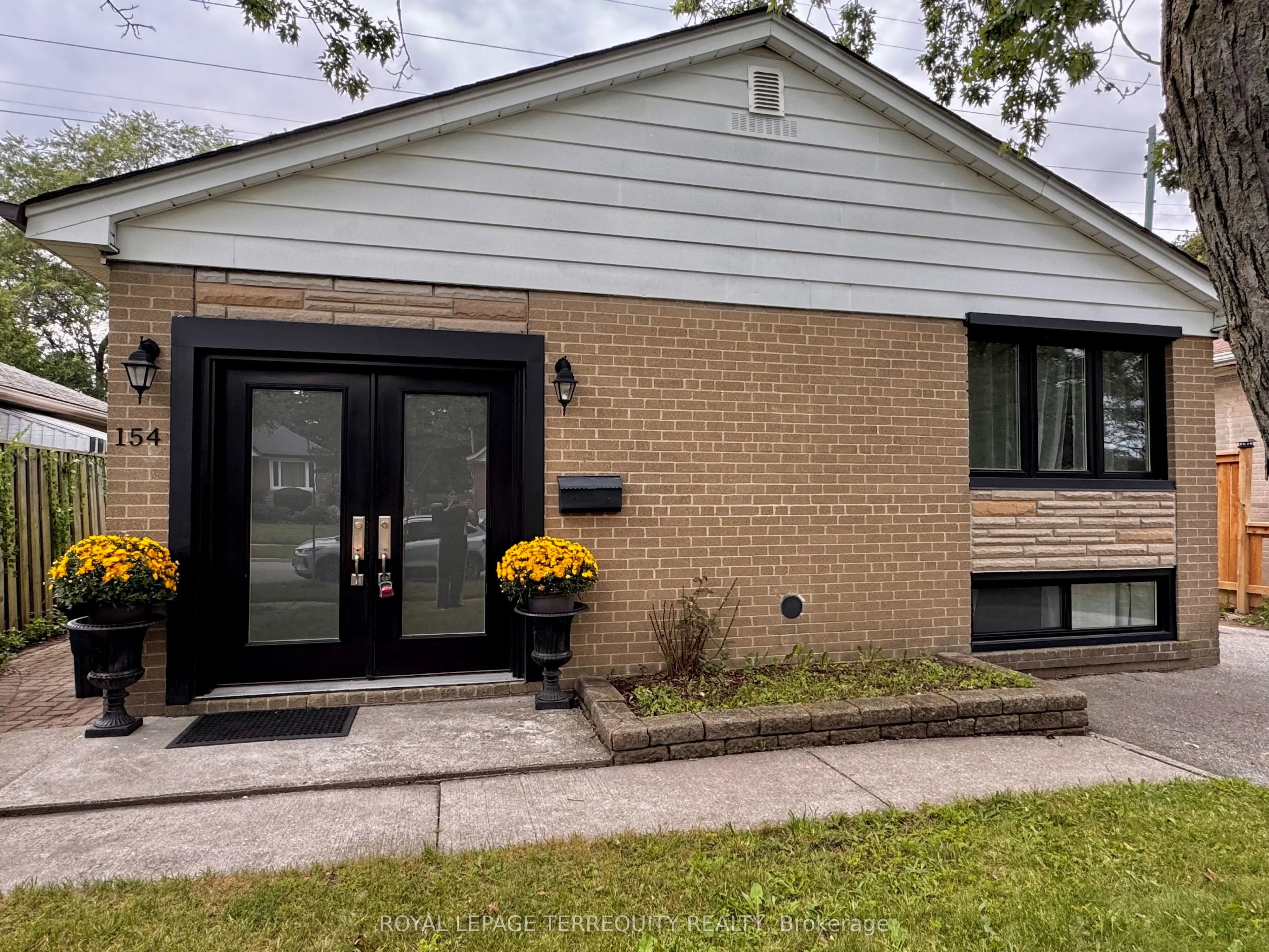 154 Sedgemount Drive