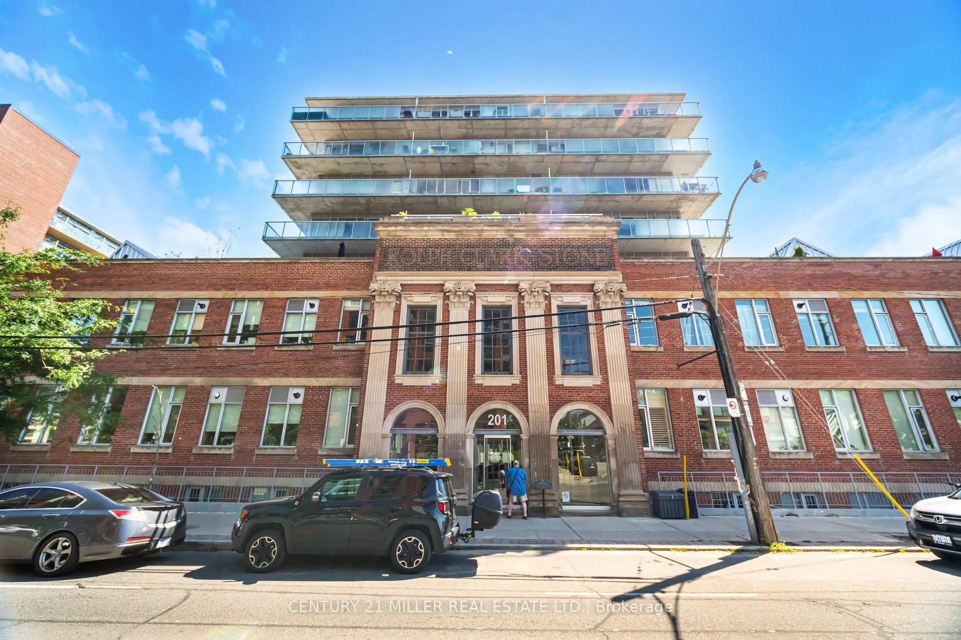 201 Carlaw Avenue #123