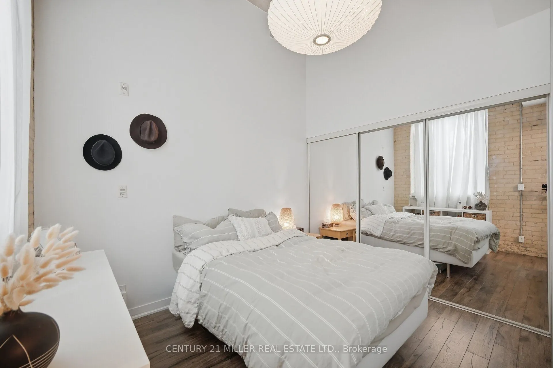 201 Carlaw Avenue #123