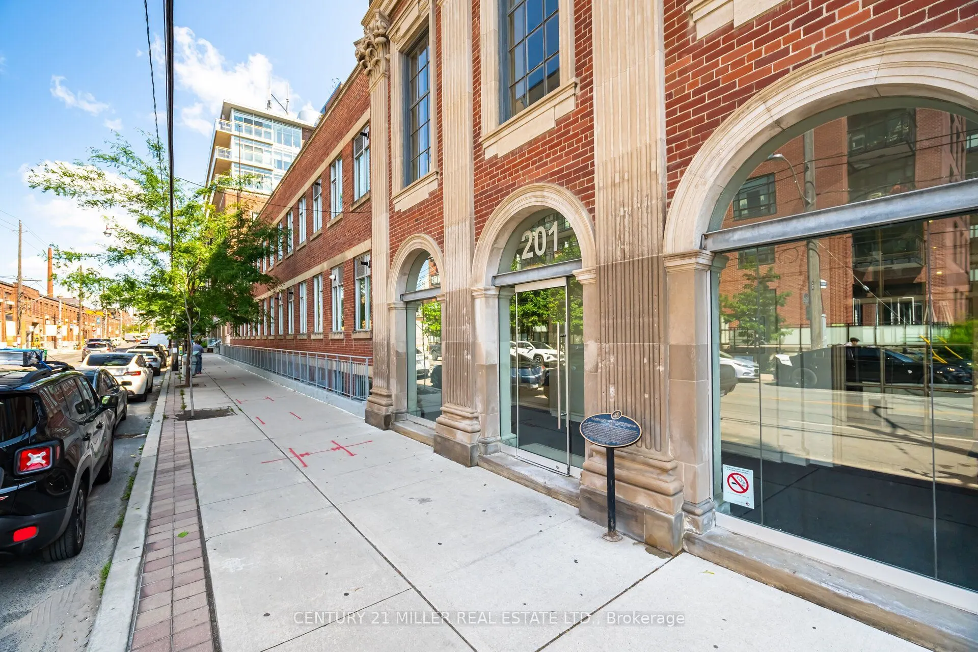 201 Carlaw Avenue #123