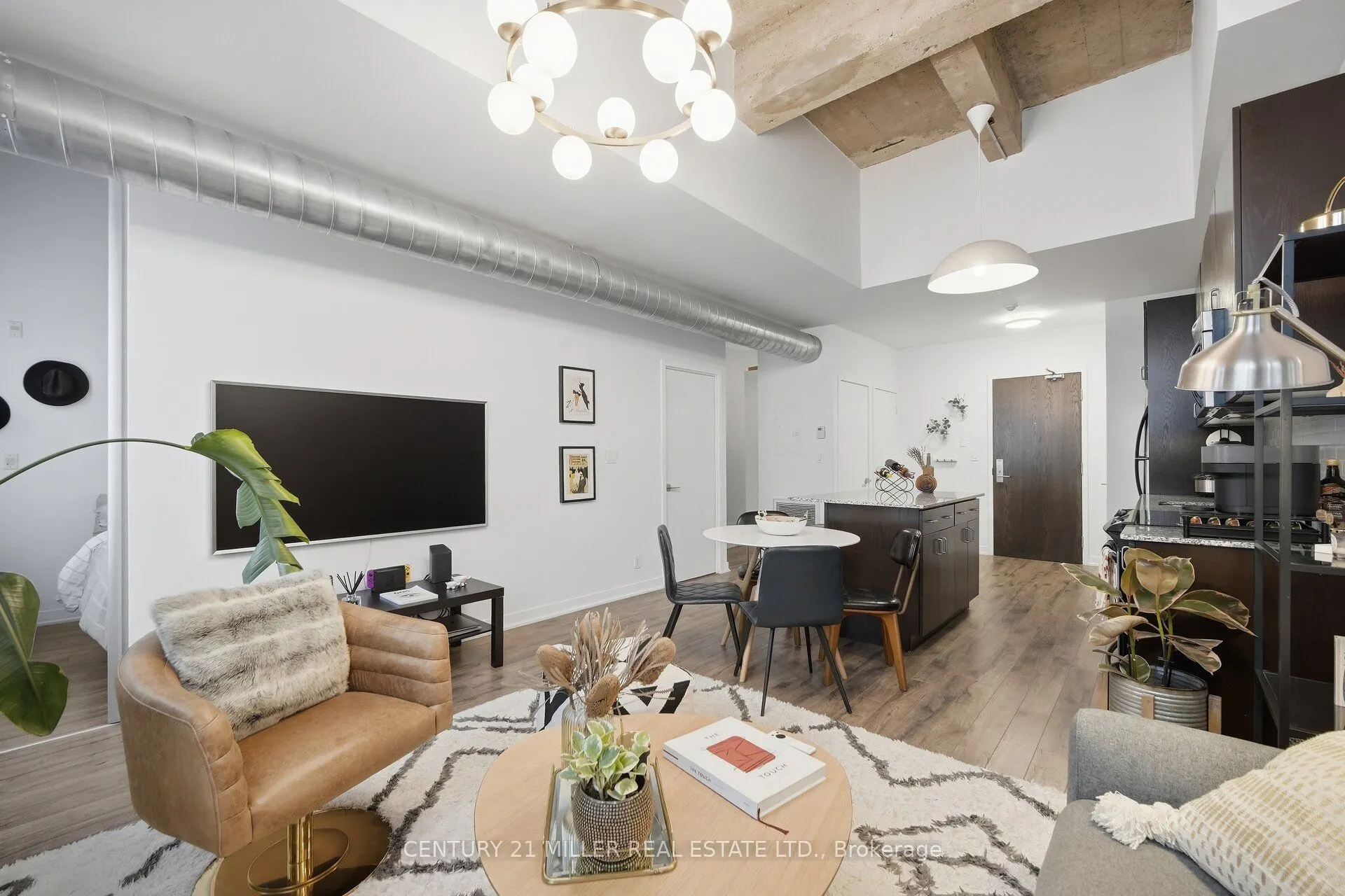 201 Carlaw Avenue #123