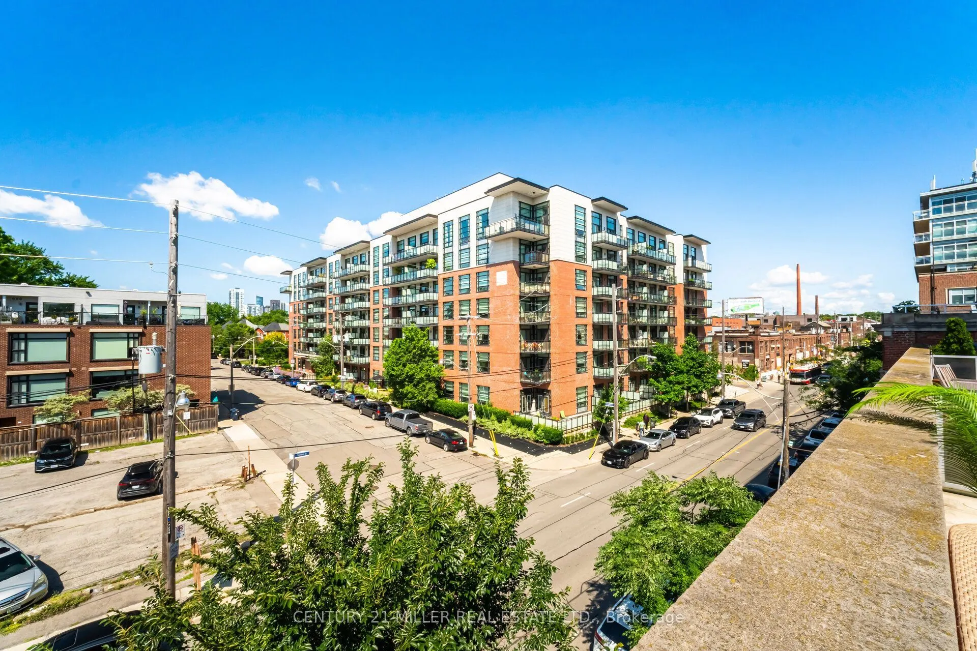 201 Carlaw Avenue #123