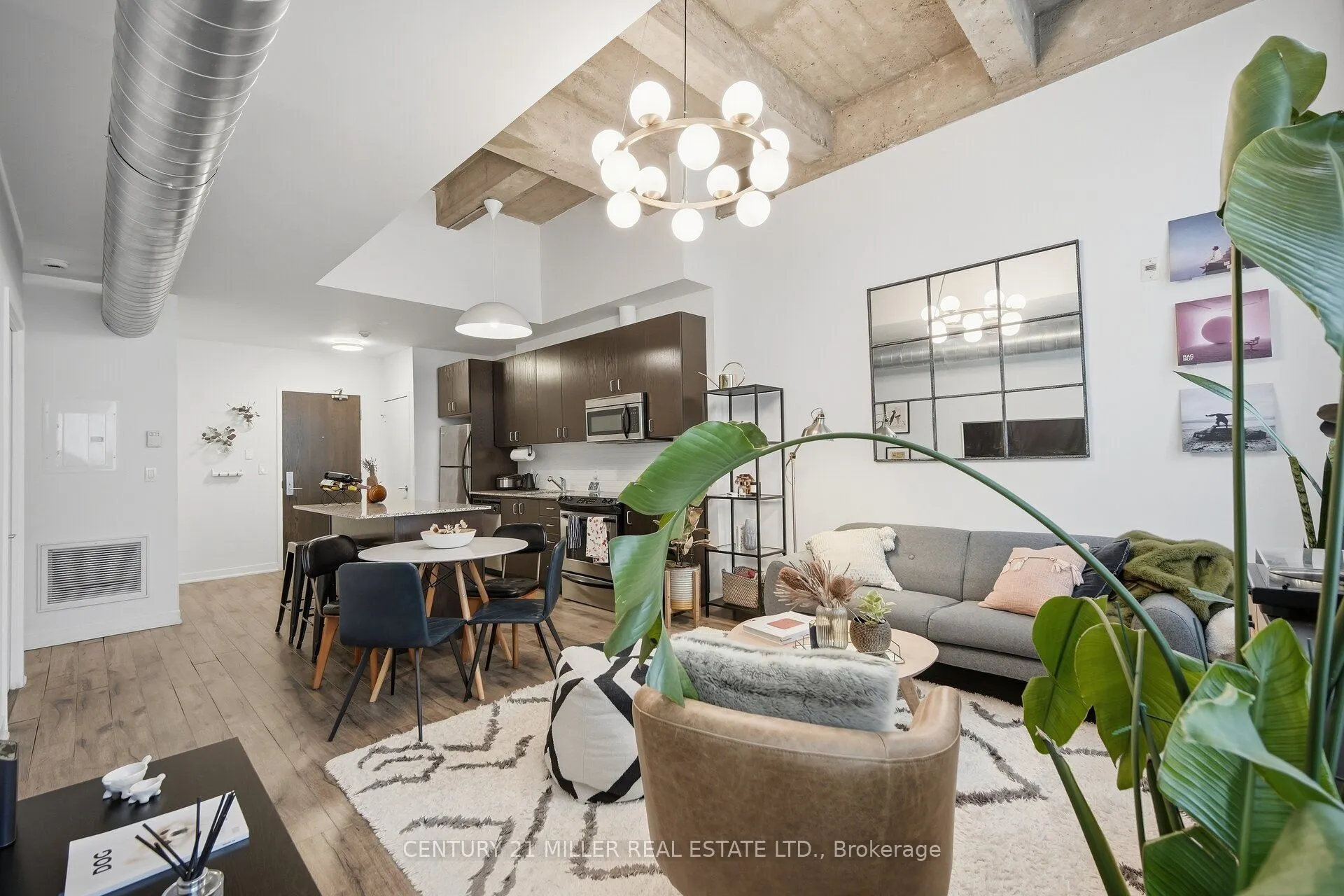201 Carlaw Avenue #123