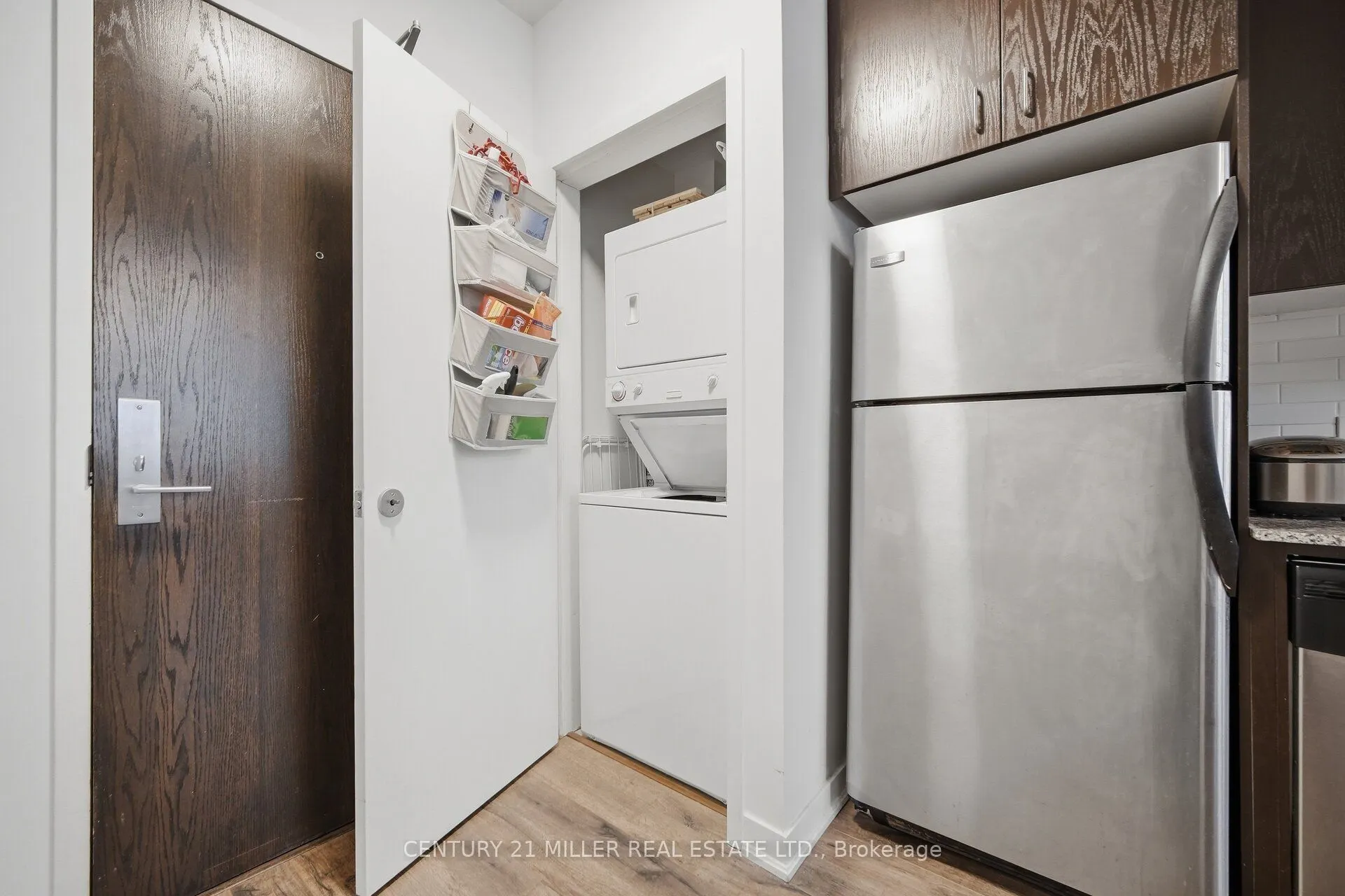 201 Carlaw Avenue #123