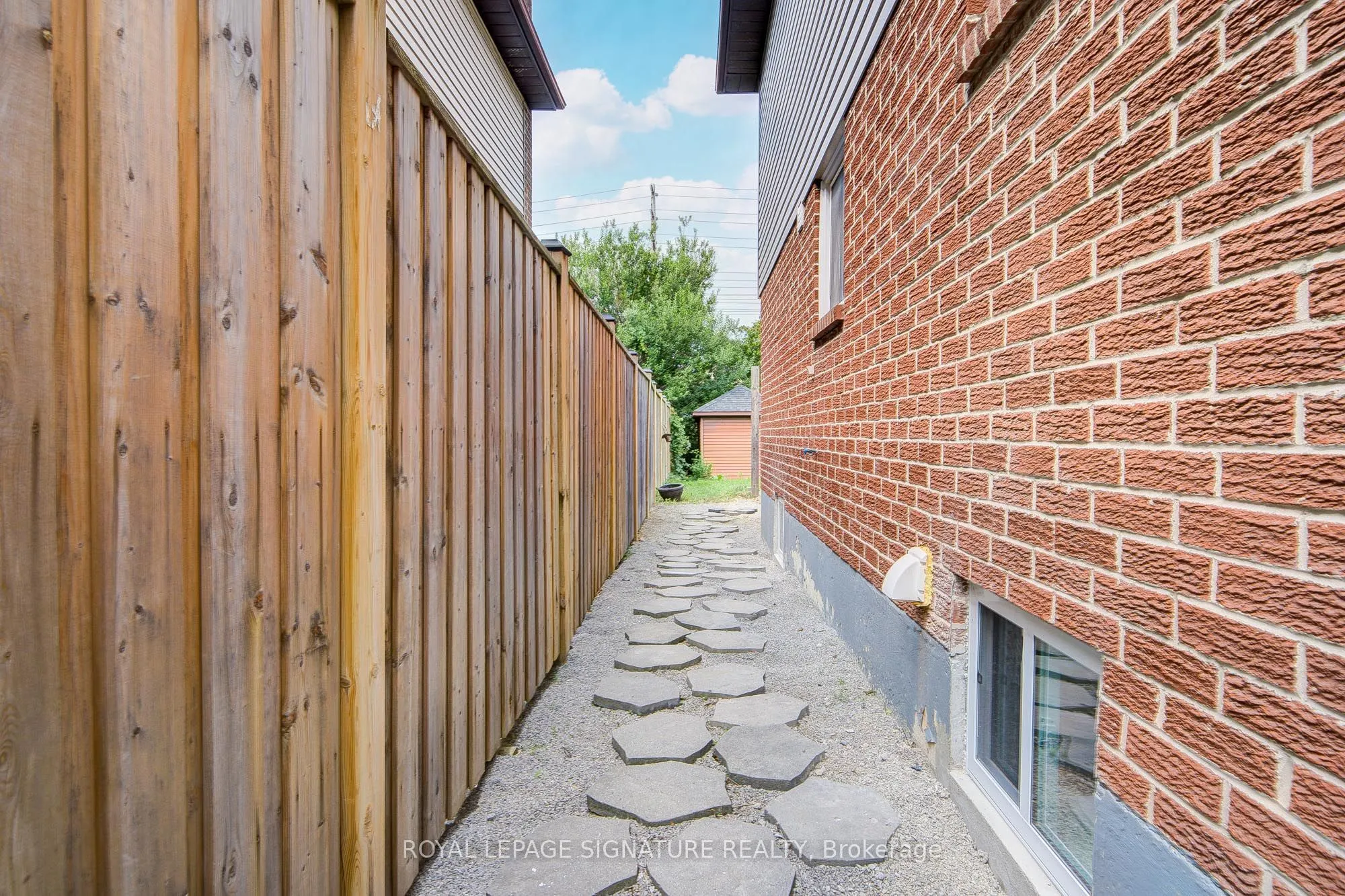 1132 Cedarcroft Crescent