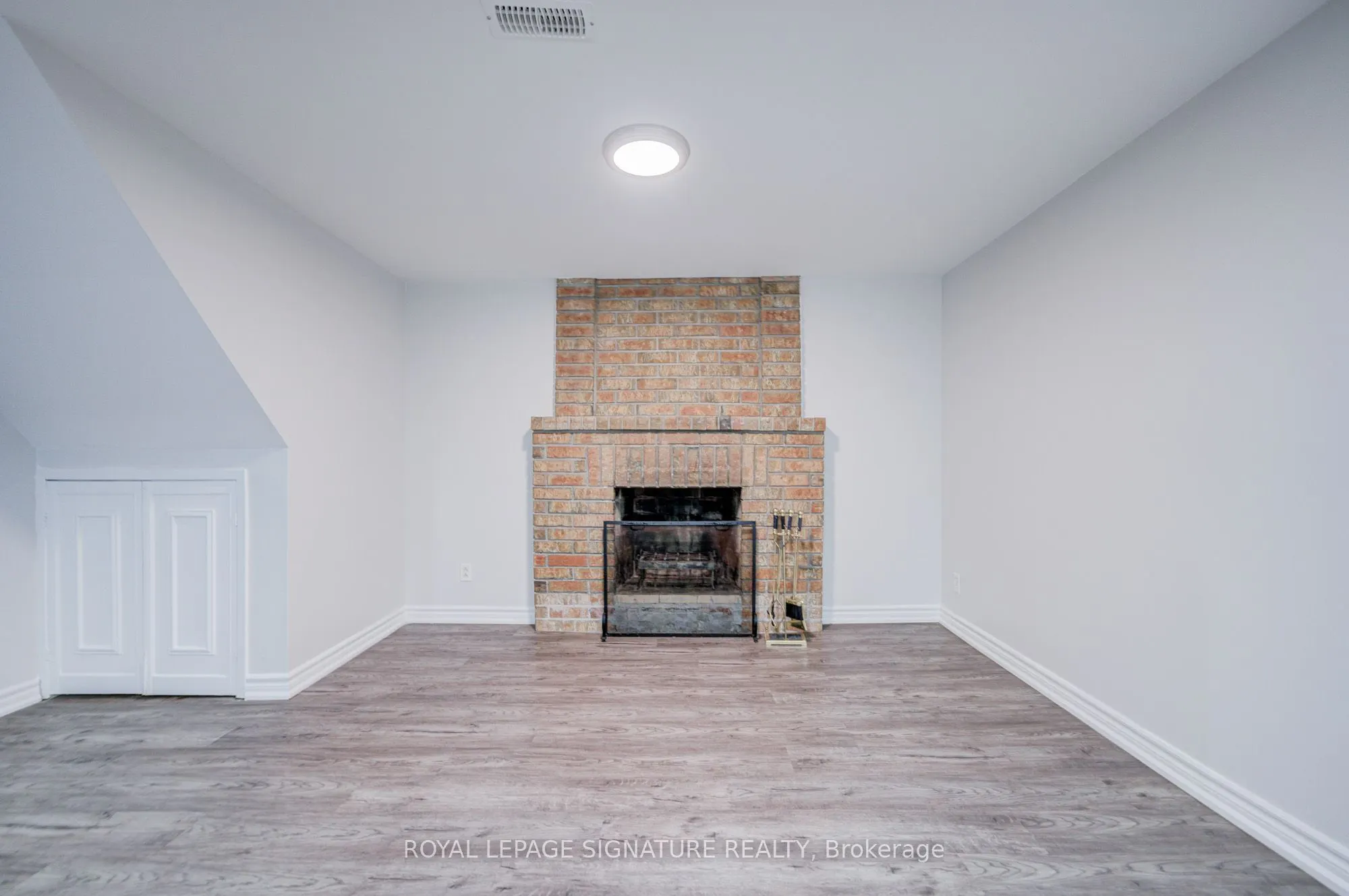 1132 Cedarcroft Crescent