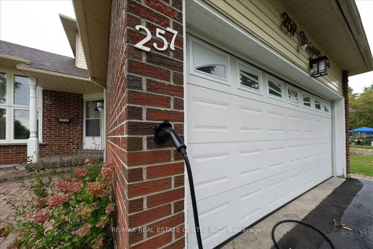 257 Wright Crescent