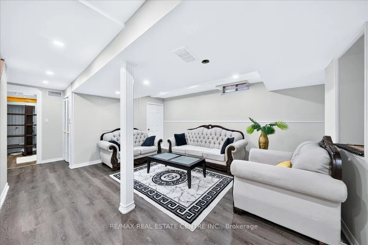 257 Wright Crescent