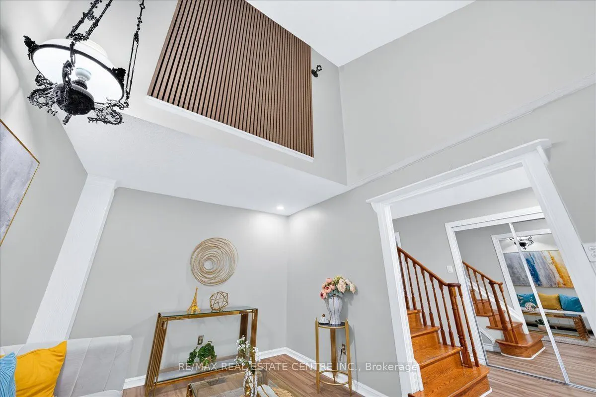 257 Wright Crescent