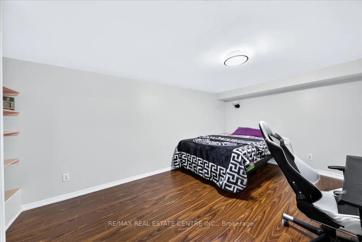 257 Wright Crescent