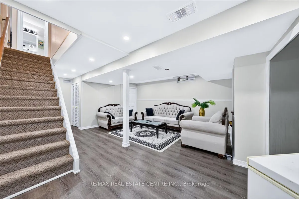 257 Wright Crescent