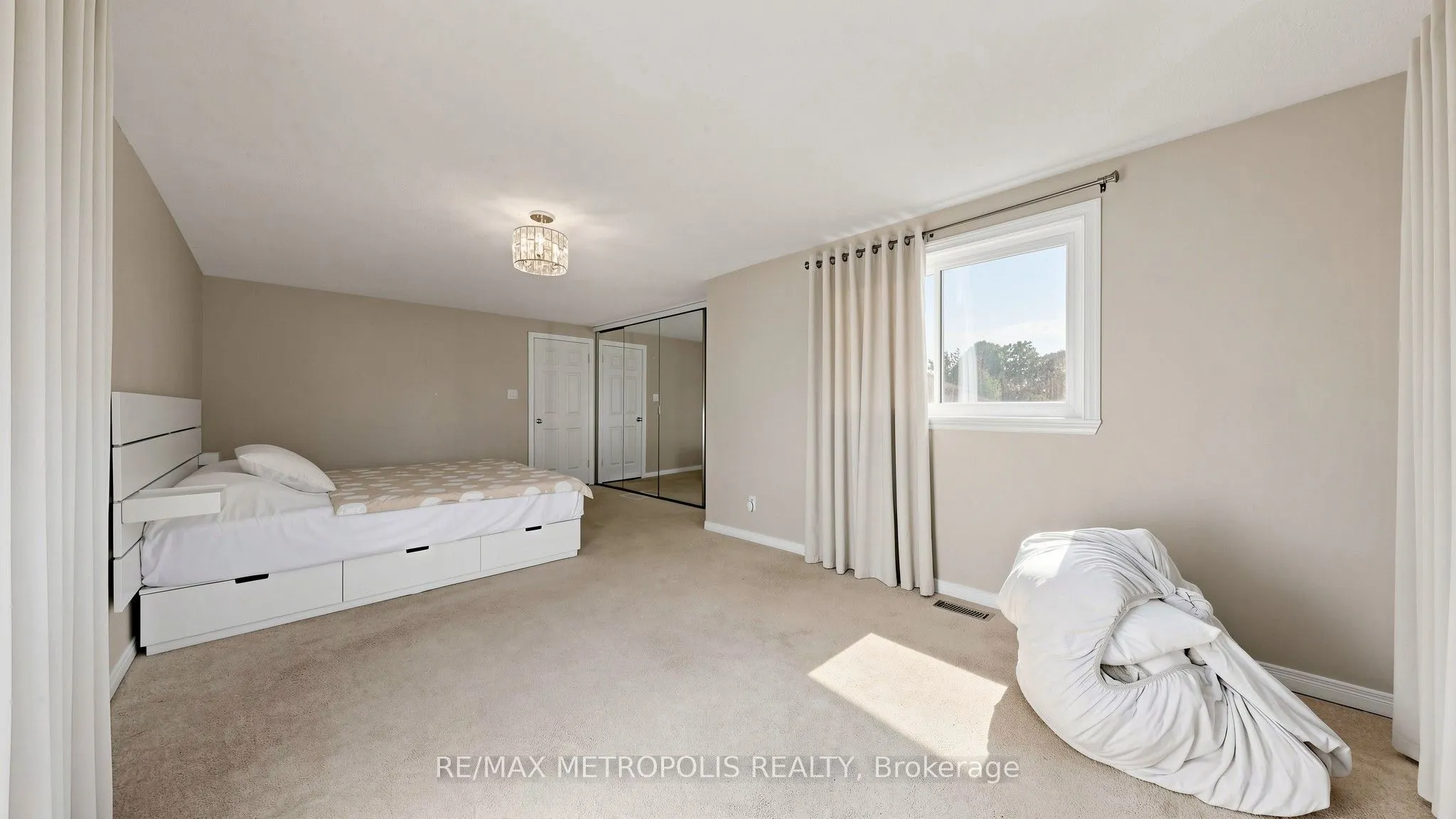 892 Gentry Crescent