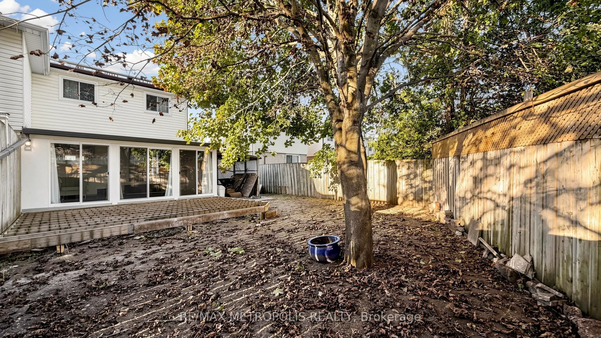 892 Gentry Crescent
