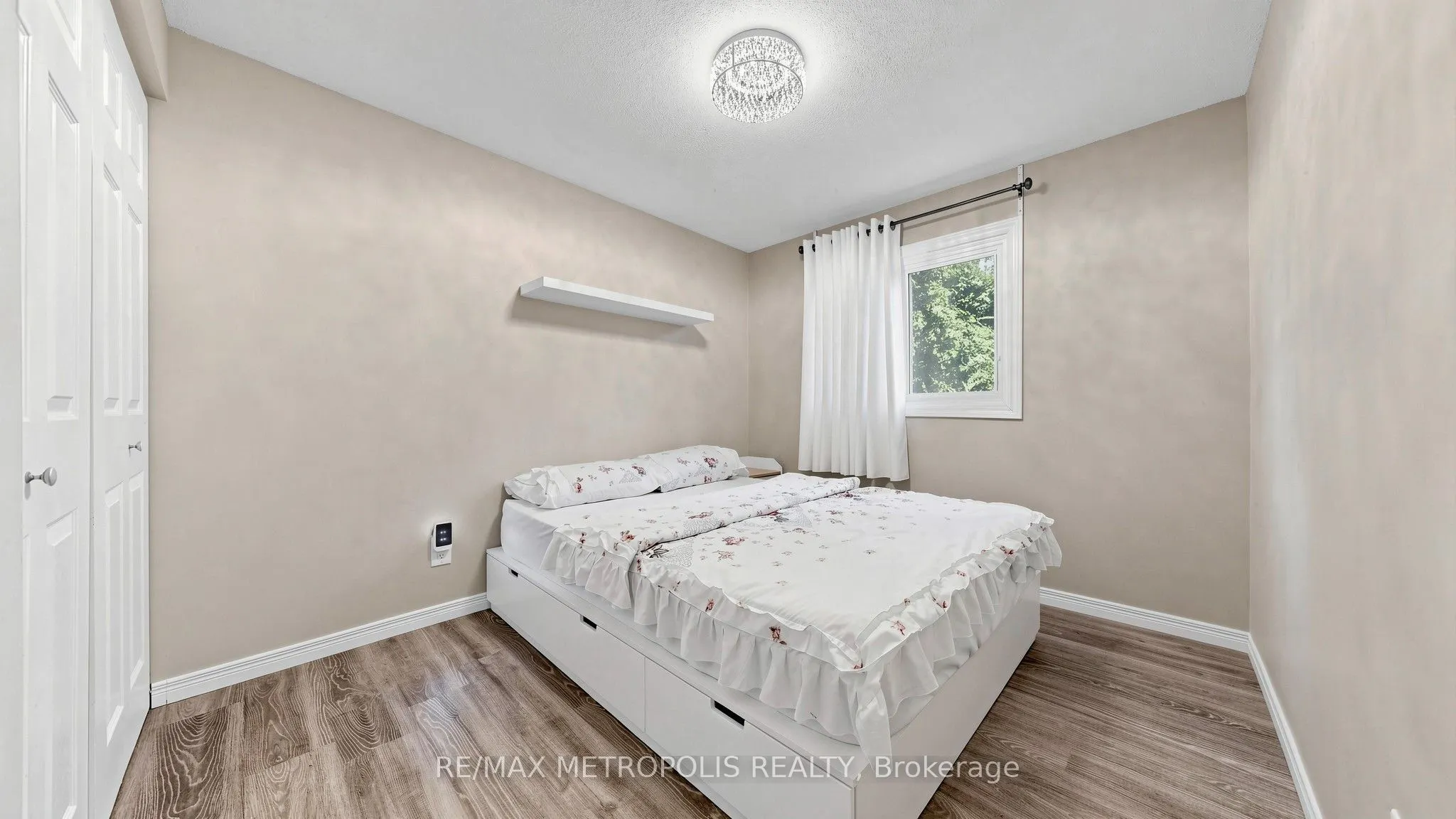 892 Gentry Crescent