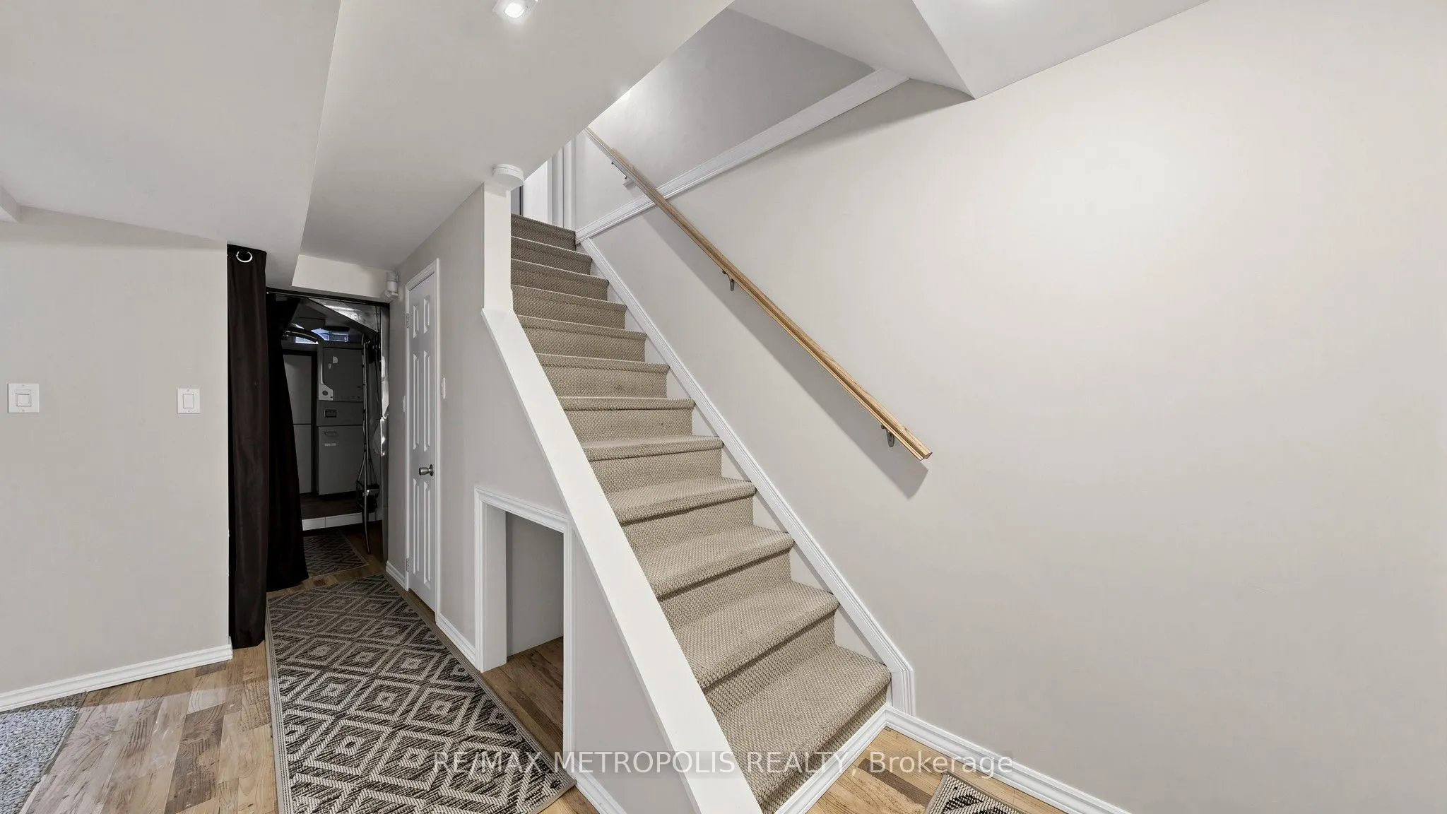 892 Gentry Crescent