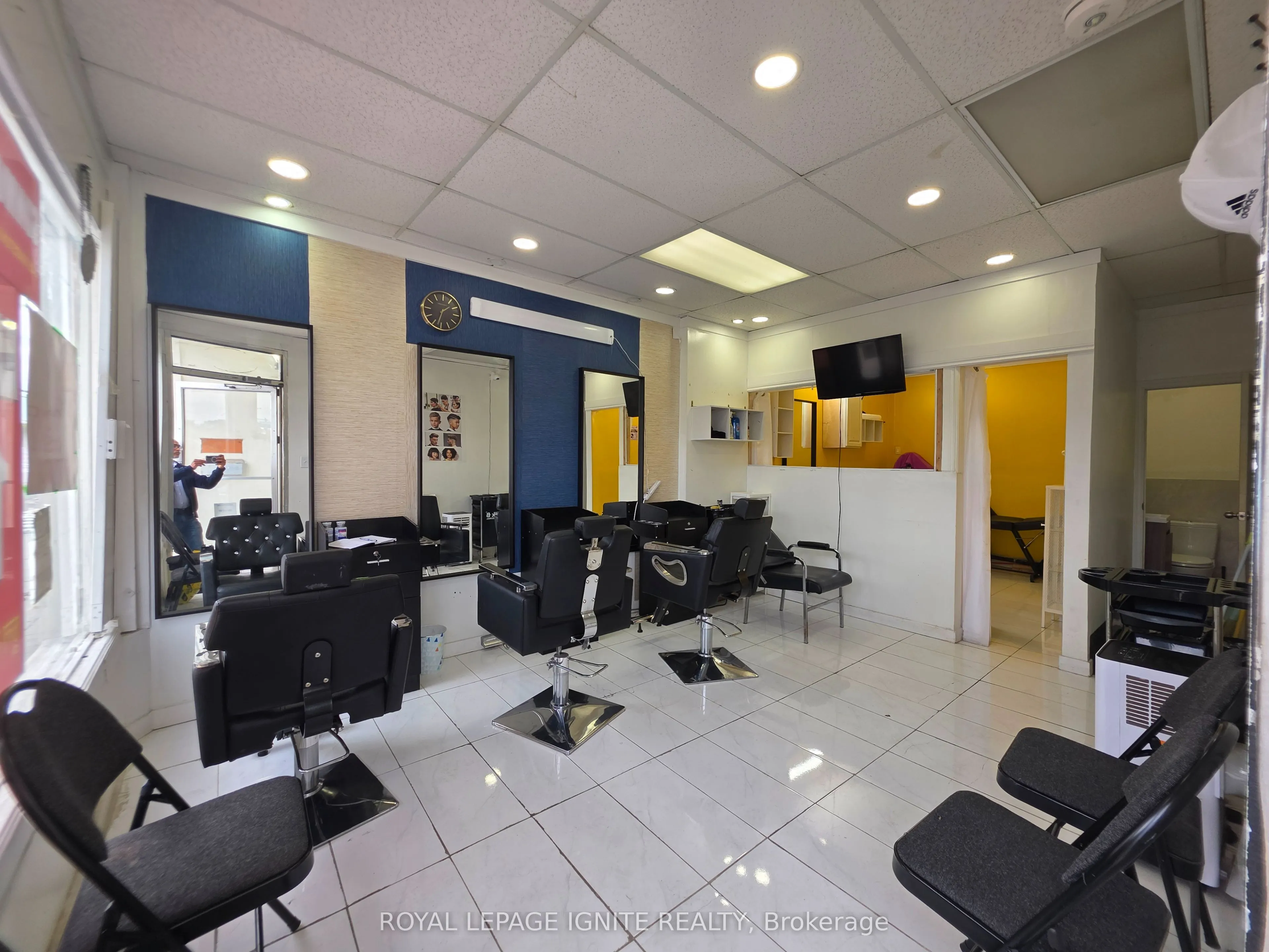 2426 Kingston Road #Main floor (Front side)